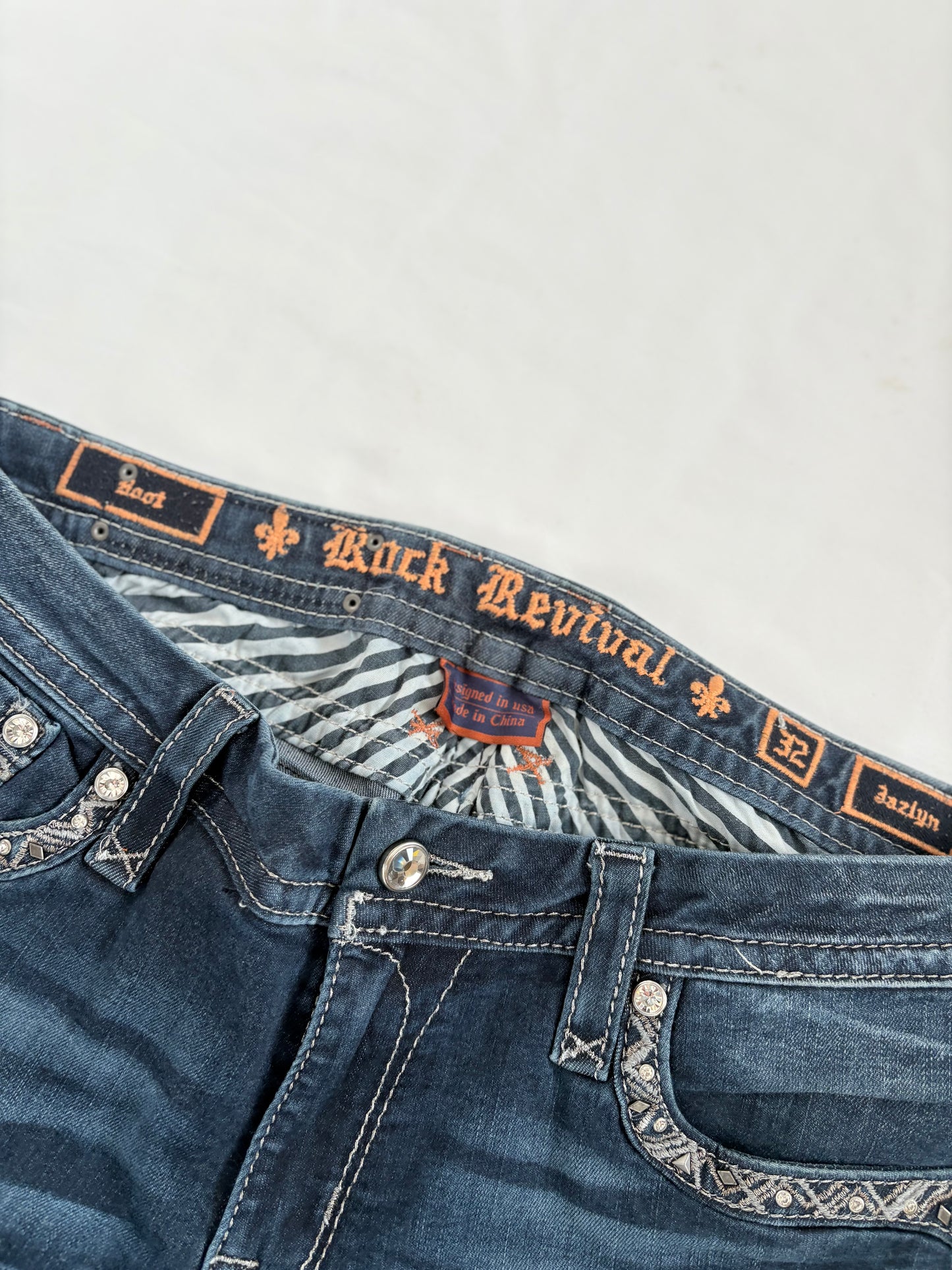 00’s Rock Revival bedazzled bootcut jeans | Size 14