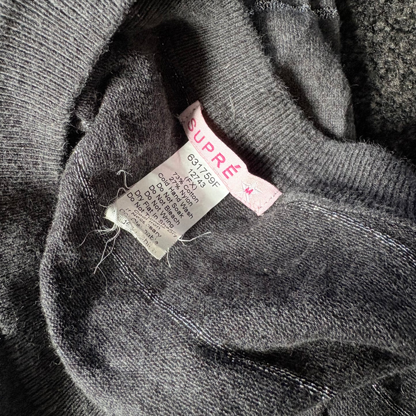 00’s Supré grey striped knit | Size medium