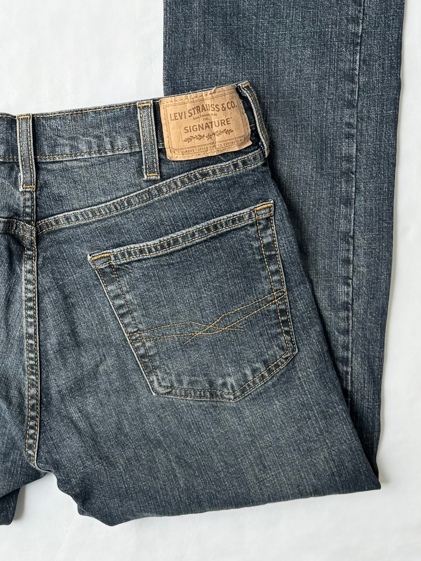Levi’s mid rise bootcut jeans | Size 10