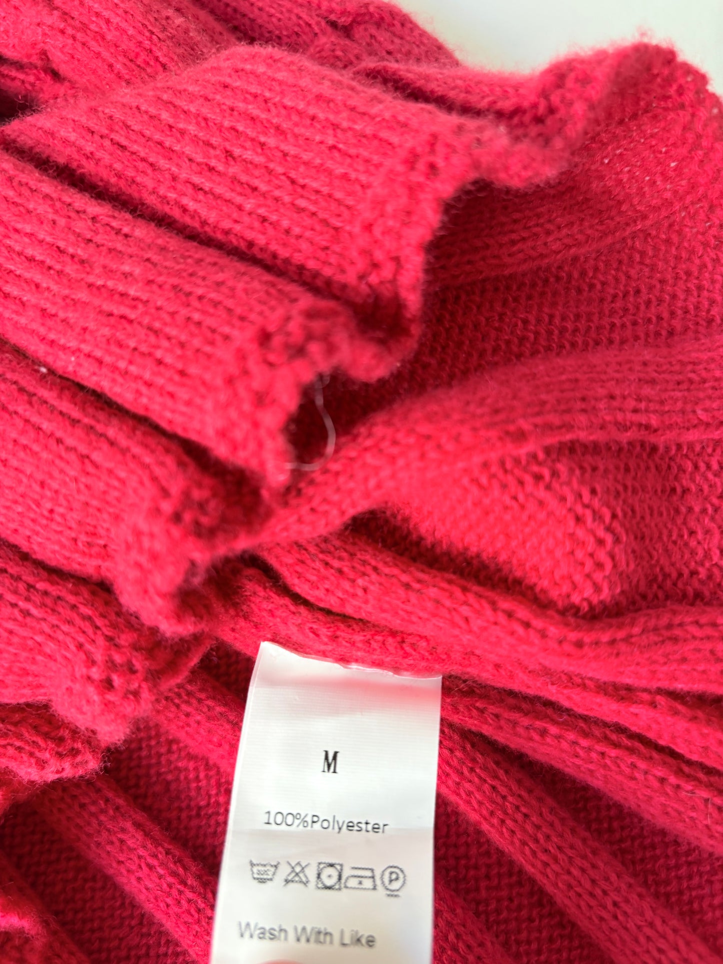 Red cable knit jumper | Size medium