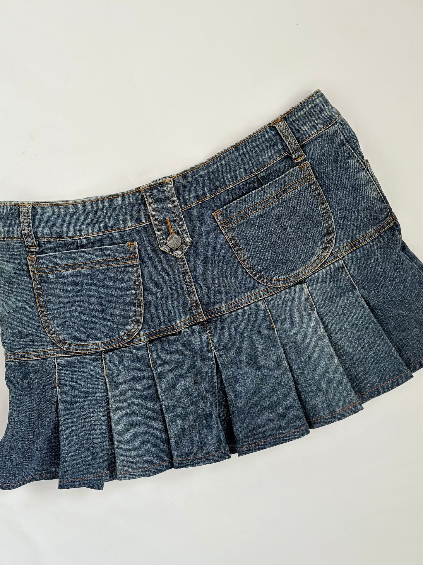 00’s Pleated denim mini skirt | Size 12