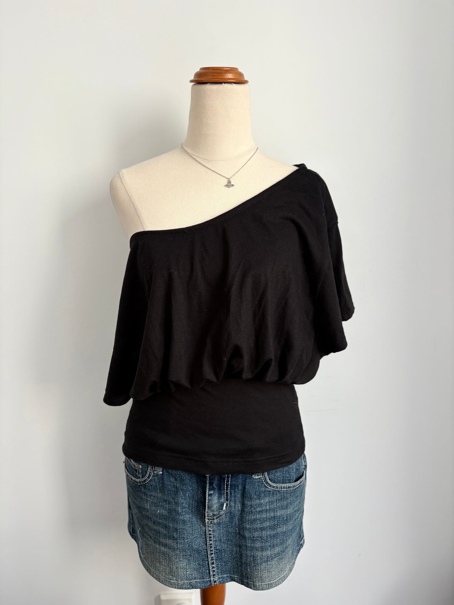 00’s Reworked black off the shoulder top | Size 8