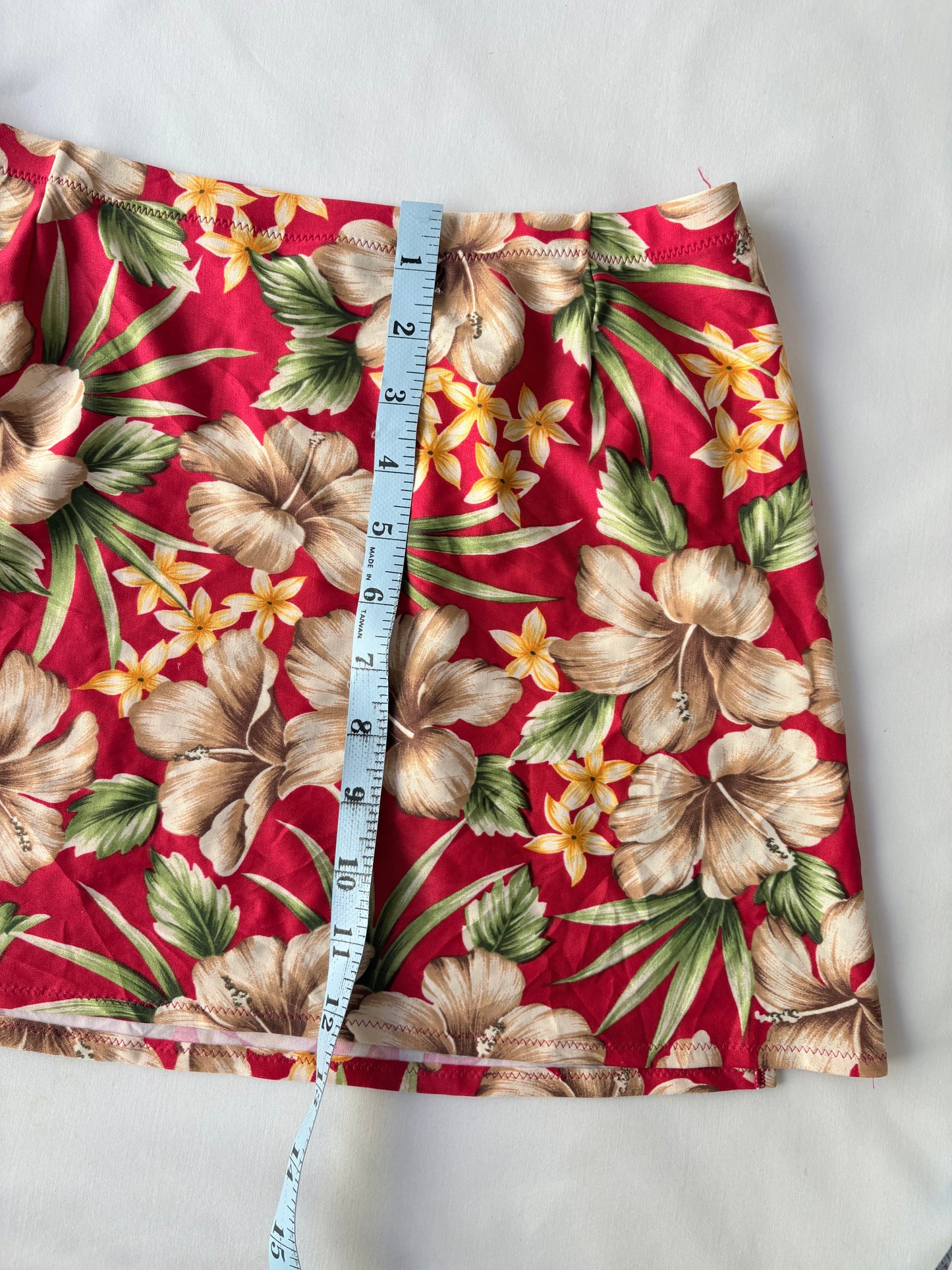 00’s Red hibiscus mini skirt | Size 8