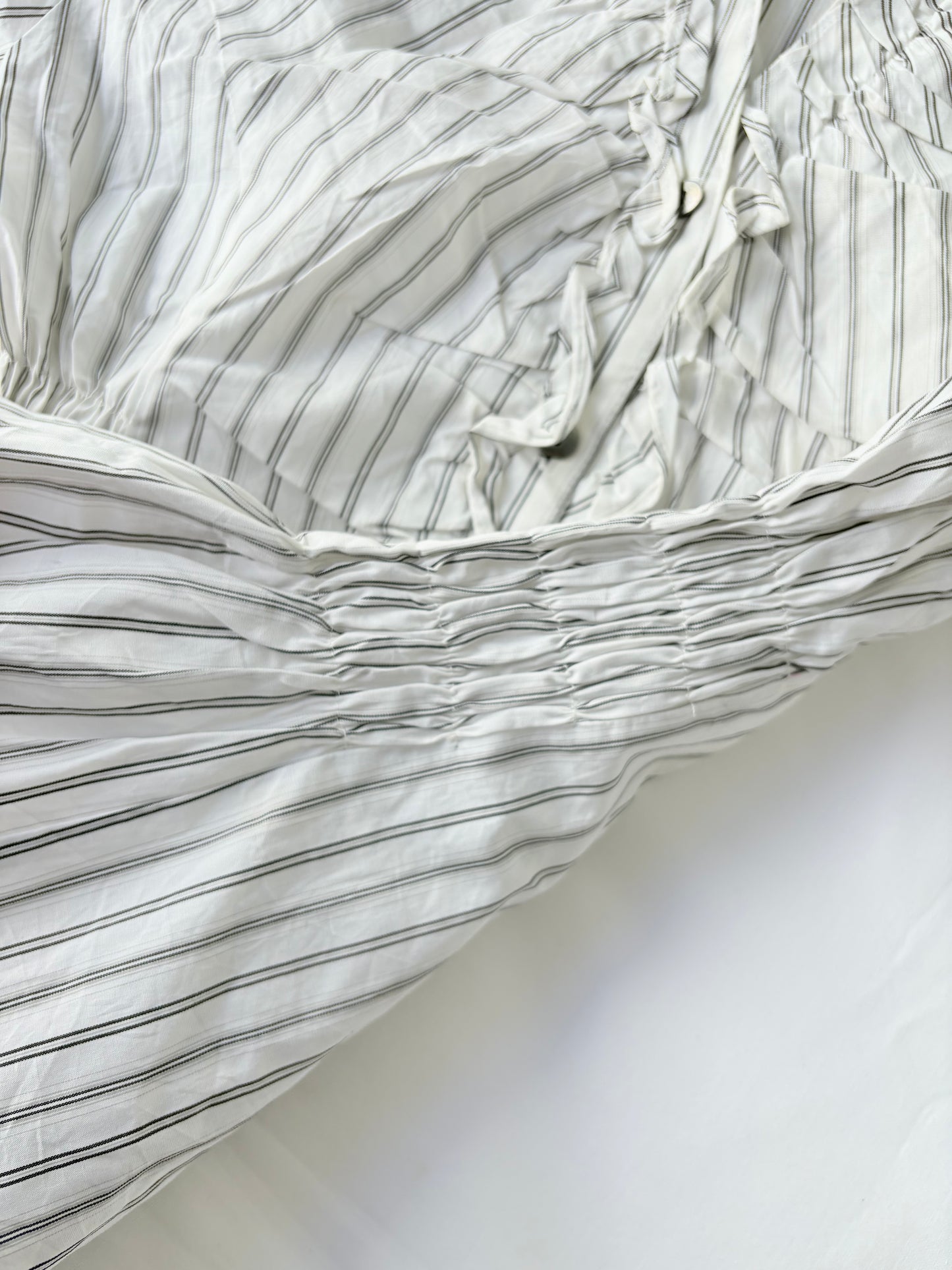 00’s Ruffle striped cinched shirt | Size 12-14