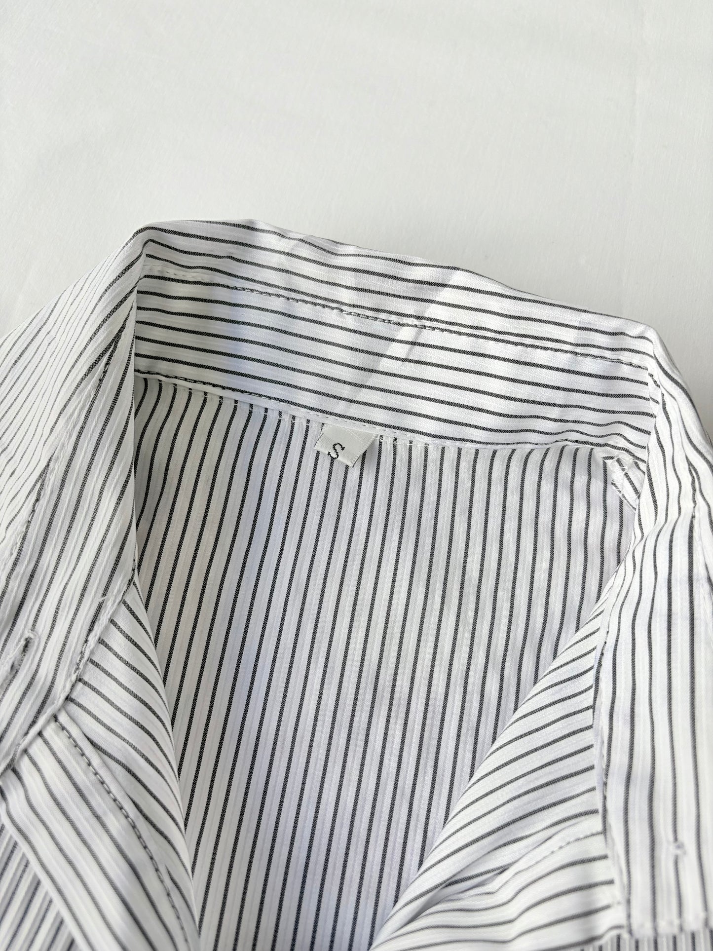 00’s Cinched pinstripe shirt | Size 8
