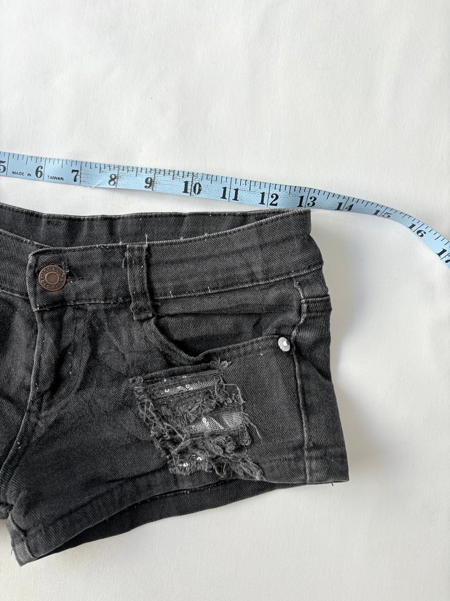 00’s Black micro low rise shorts | Size 6