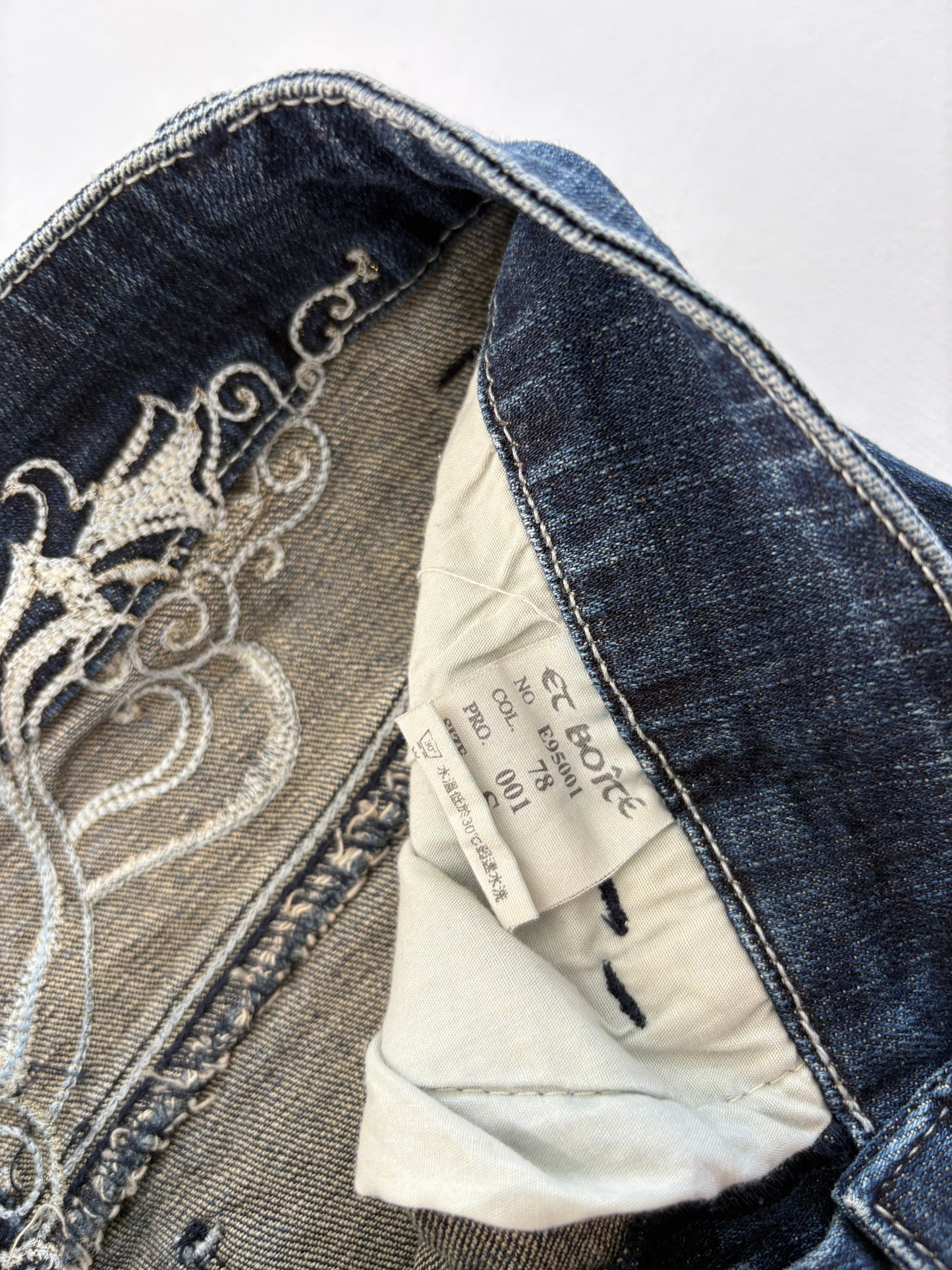 00’s Embroidered denim mini skirt | Size 6