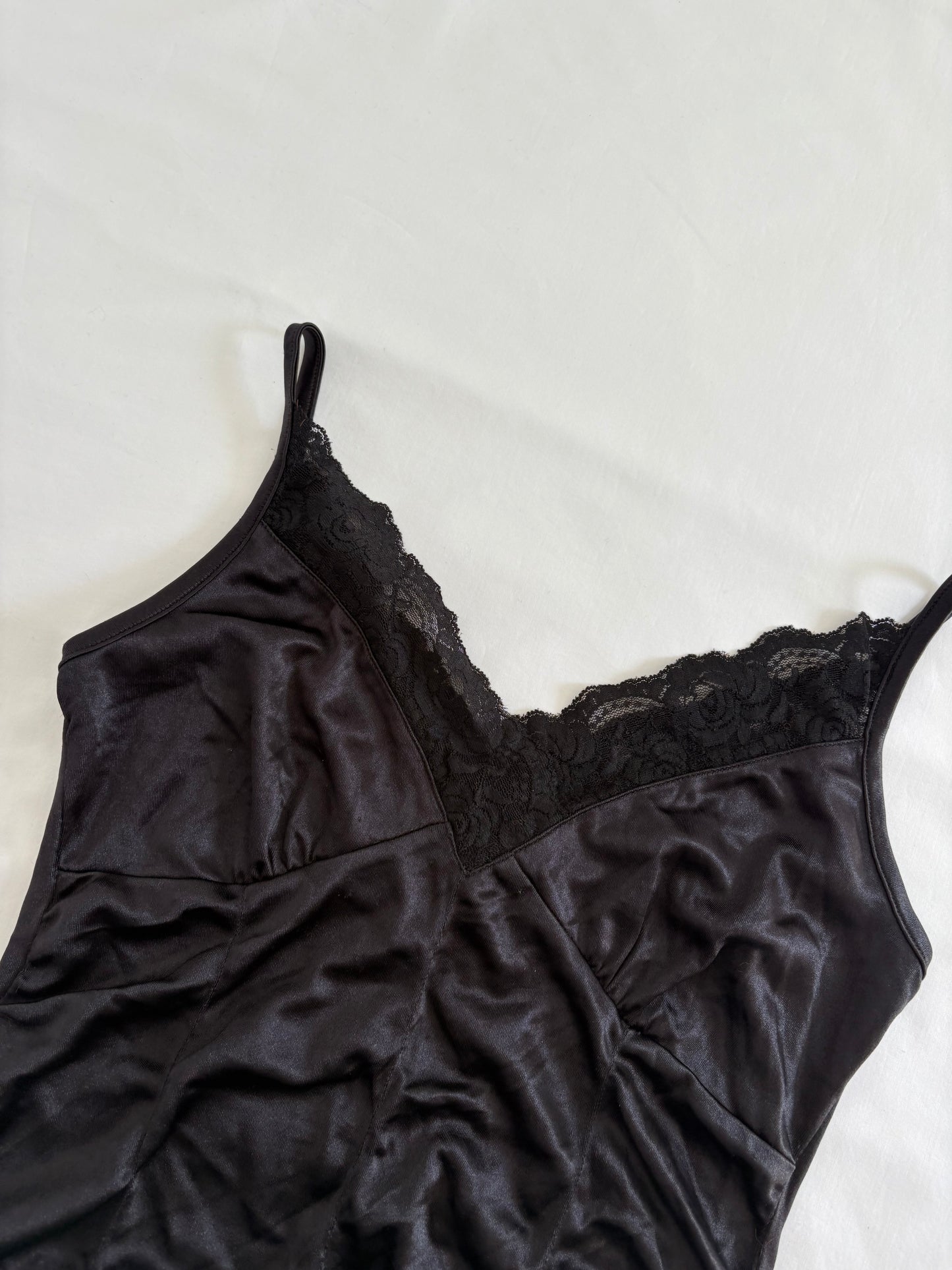 00’s Black satin cami | Size 8