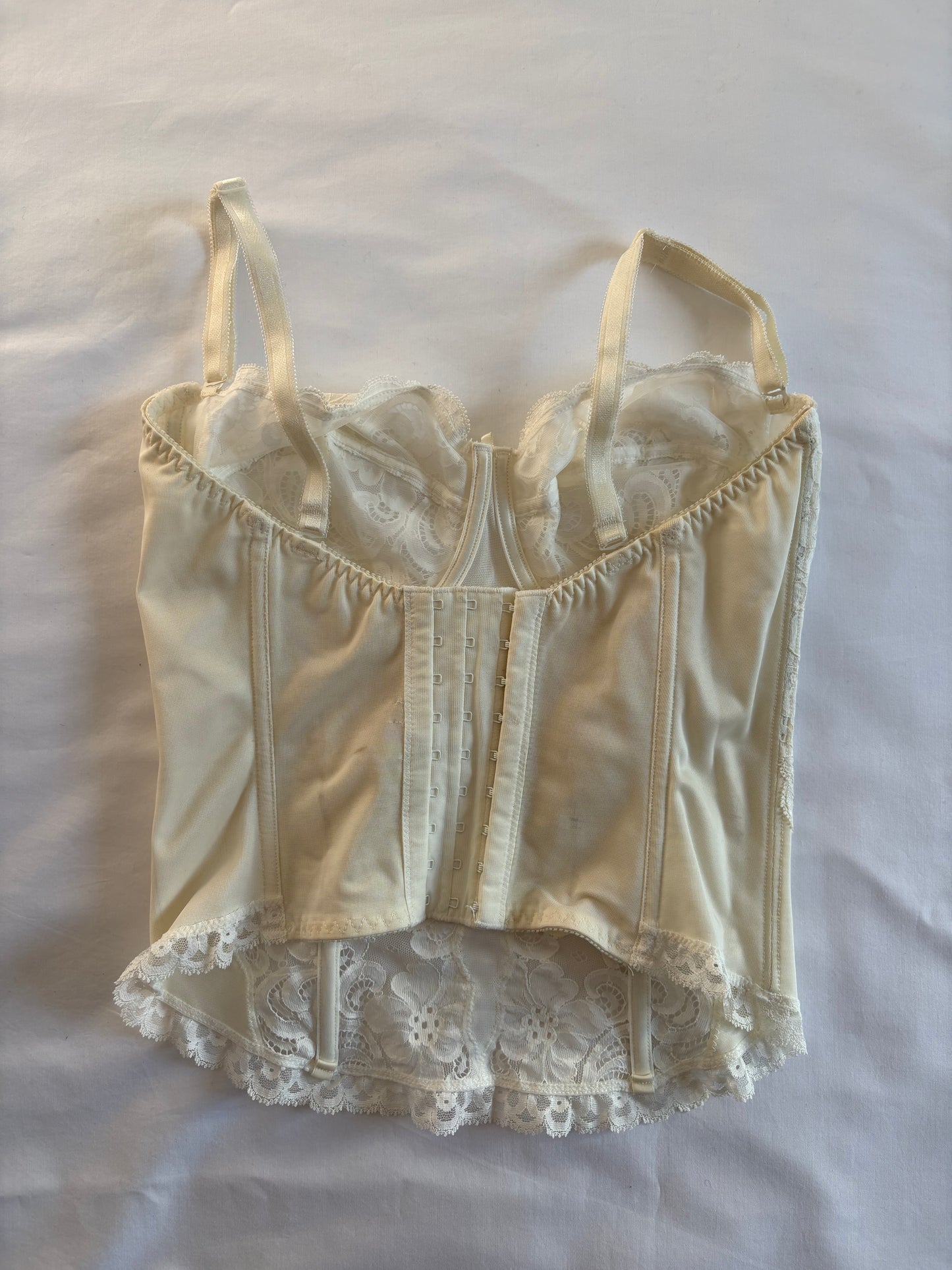 90’s Cream lace corset | Size 14C