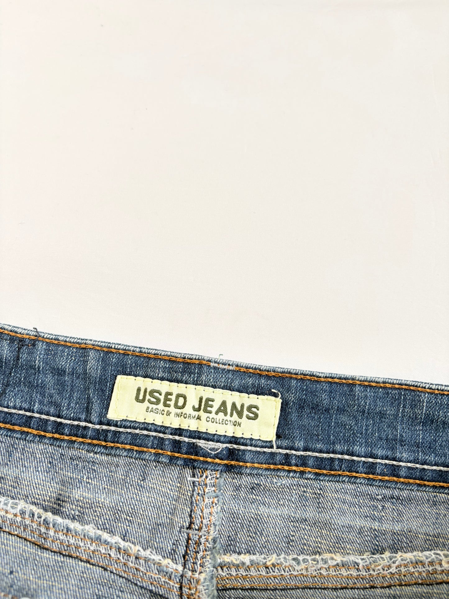 00’s Embroidered denim mini skirt | Size 12