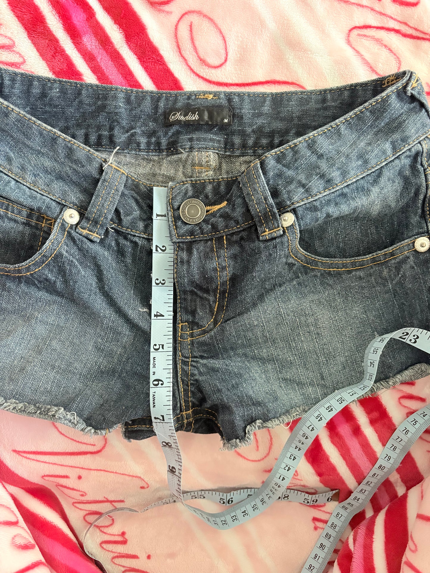 00’s Swelish low rise denim shorts | Size 8
