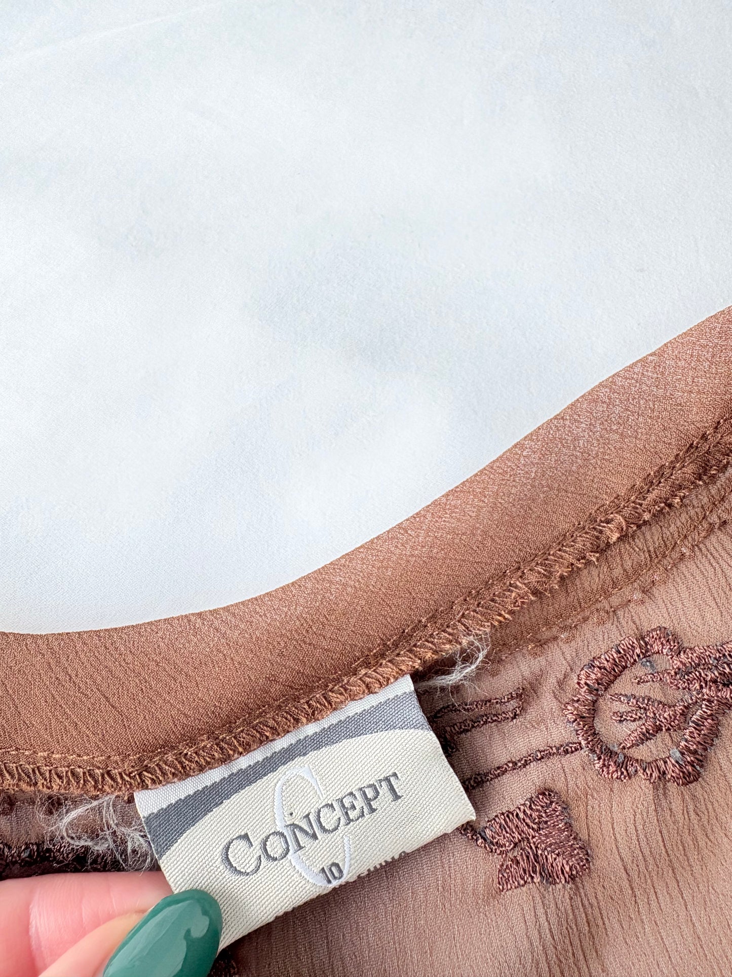 00’s Embroidered brown tie top | Size 10