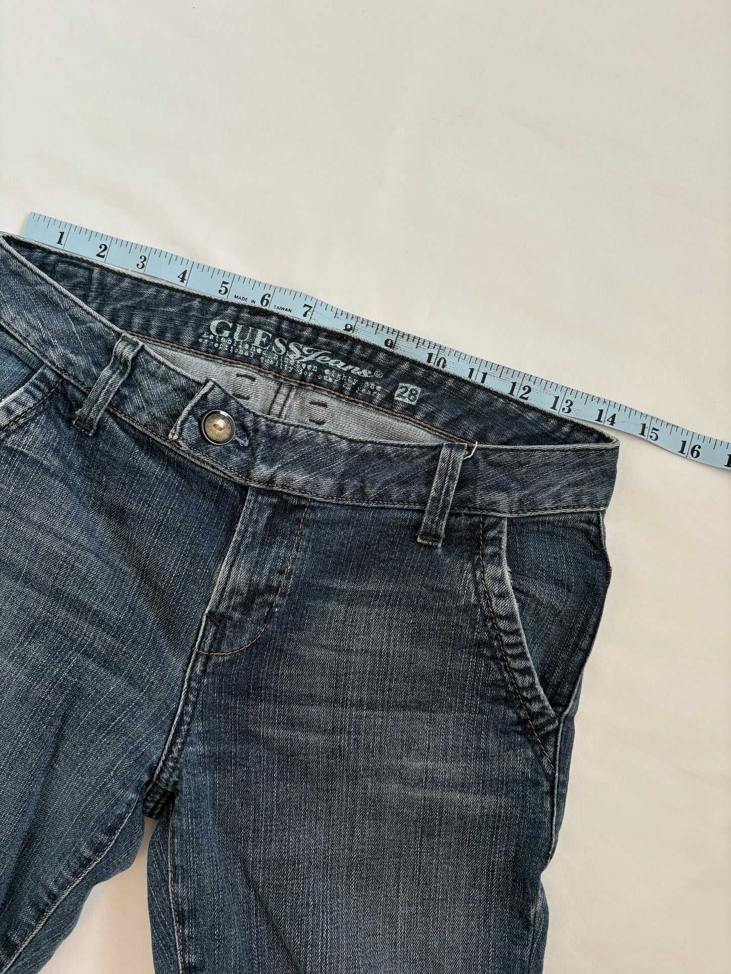 00’s Guess low rise flared jeans | Size 8
