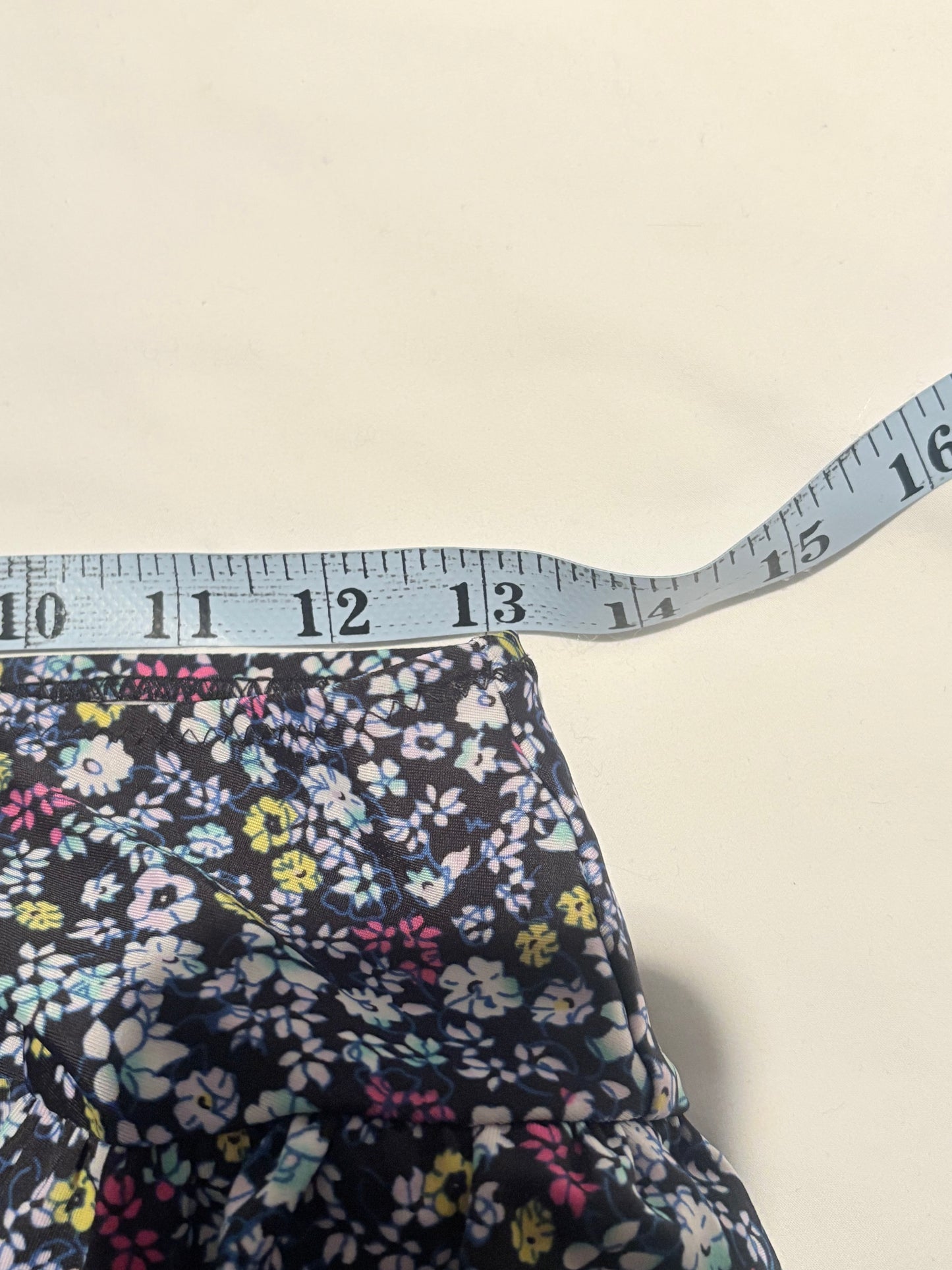 00’s Ditsy floral ruffle skirt | Size 6-8