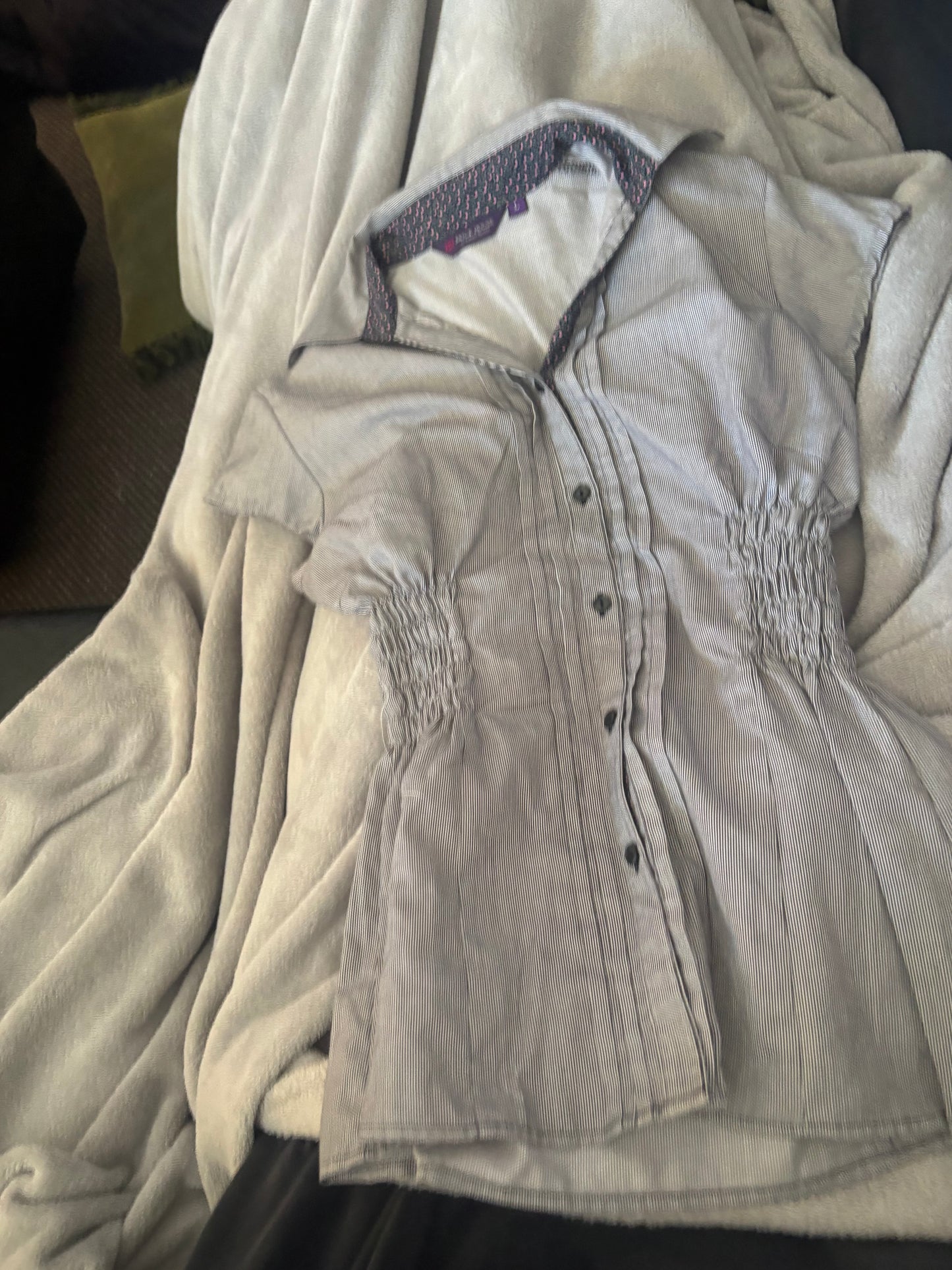 00’s Grey Brick House cinched shirt | Size 10-12