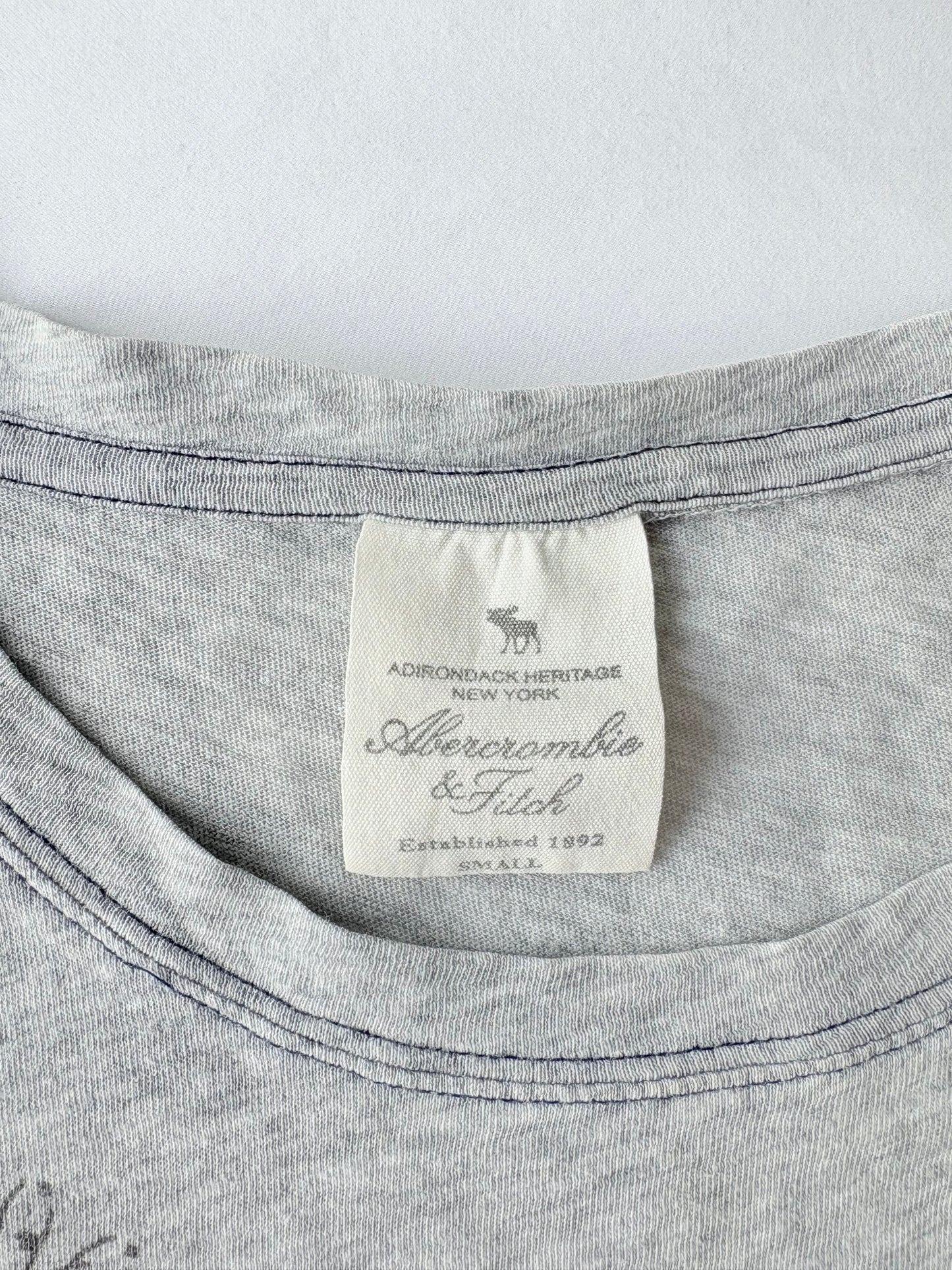 00’s Abercrombie grey embroidered tee | Size small