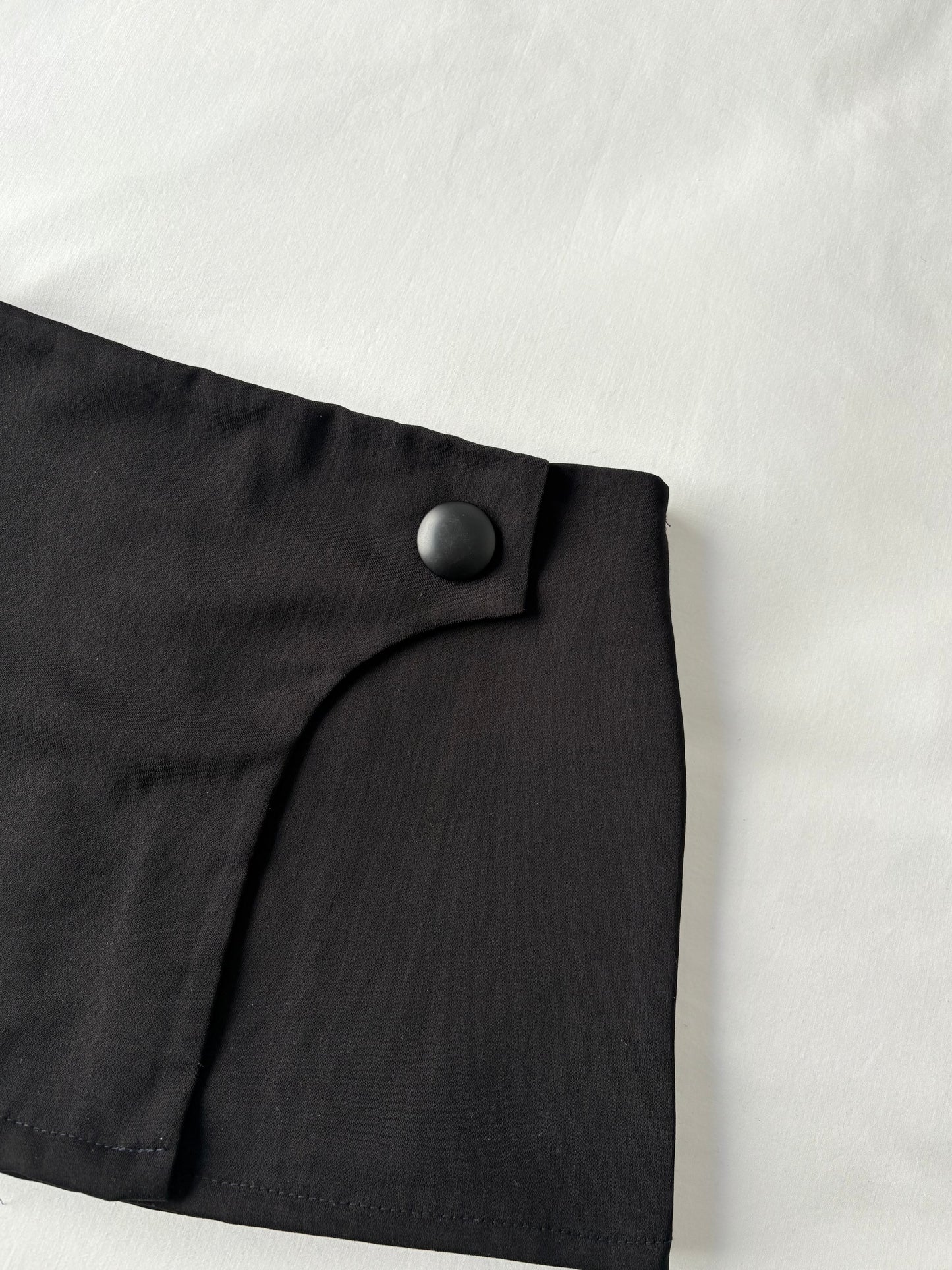 00’s Black office siren mini skirt | Size 8