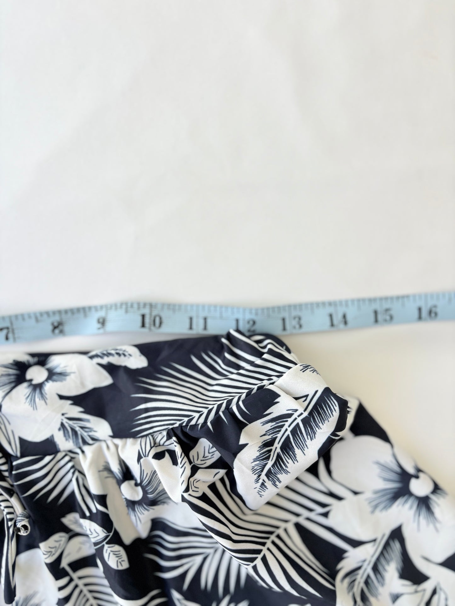00’s Navy hibiscus skort | Size 8