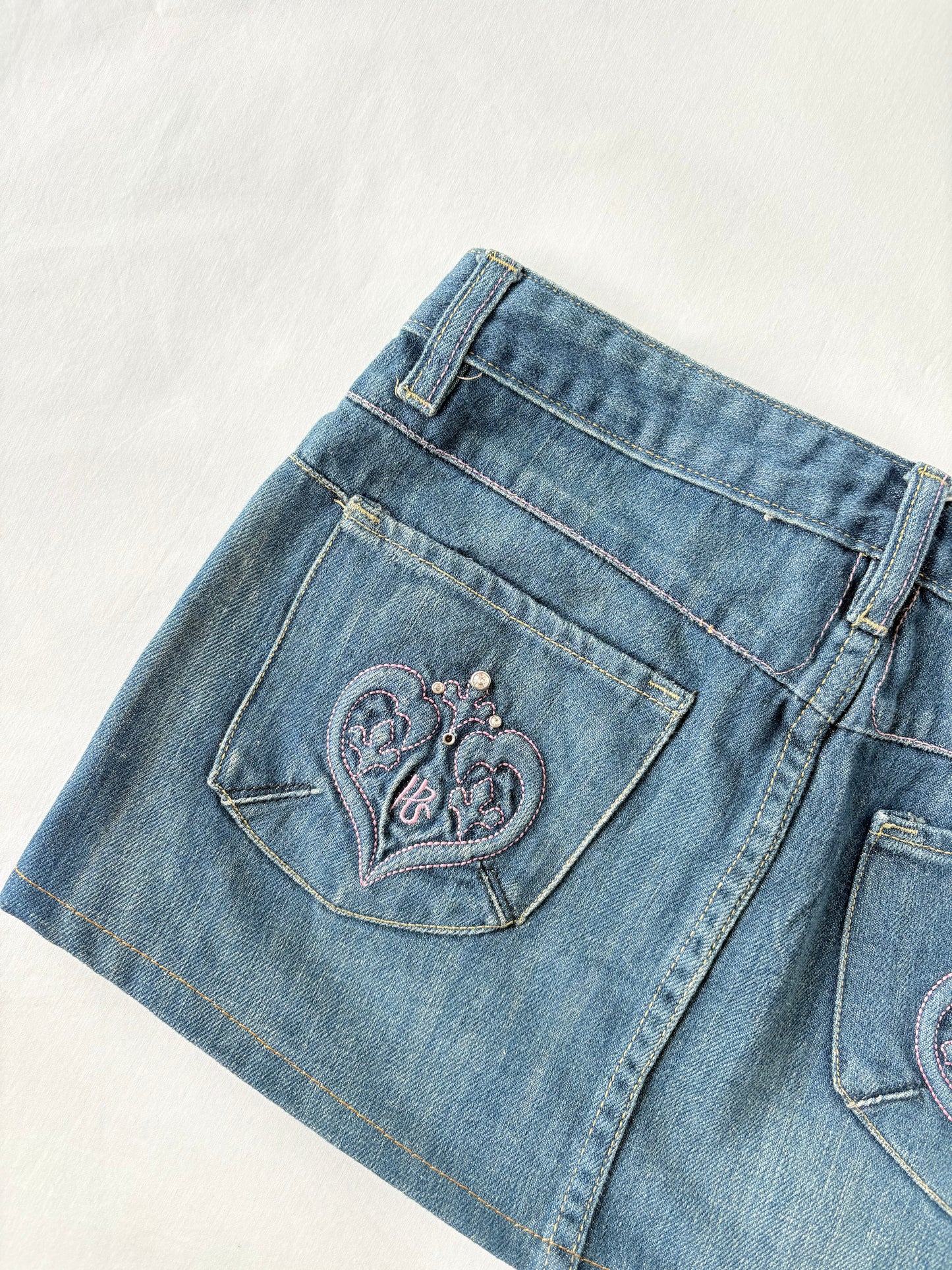 00’s Pink embroidered mini skirt | Size 8