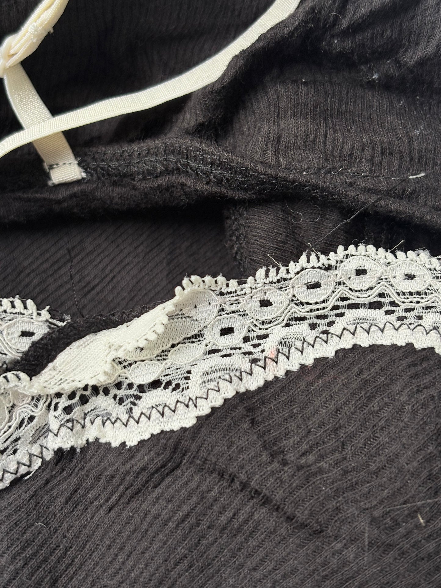 00’s Lei lace trim tank | Size 8