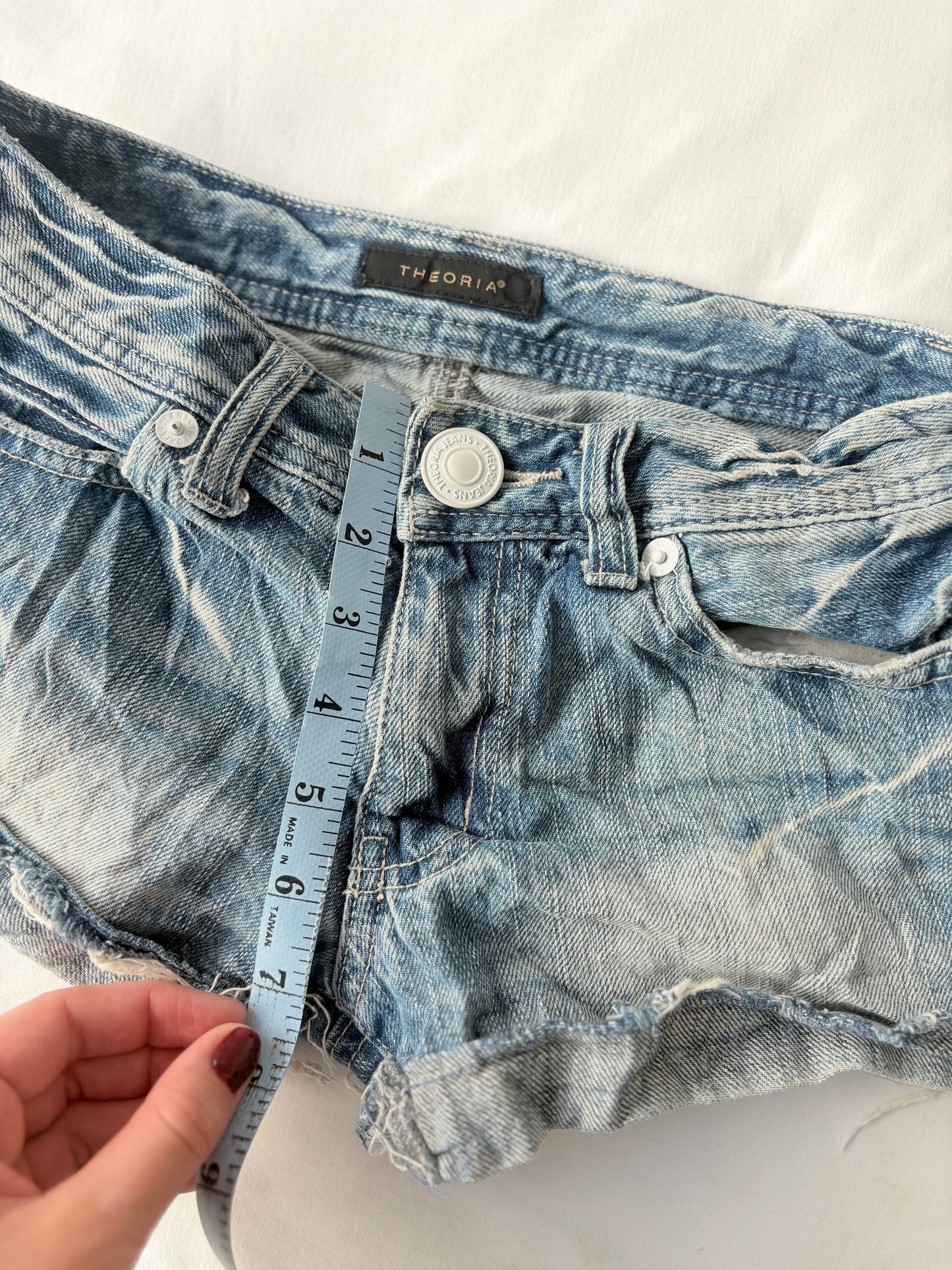 00’s Theoria low rise shorts | Size 8