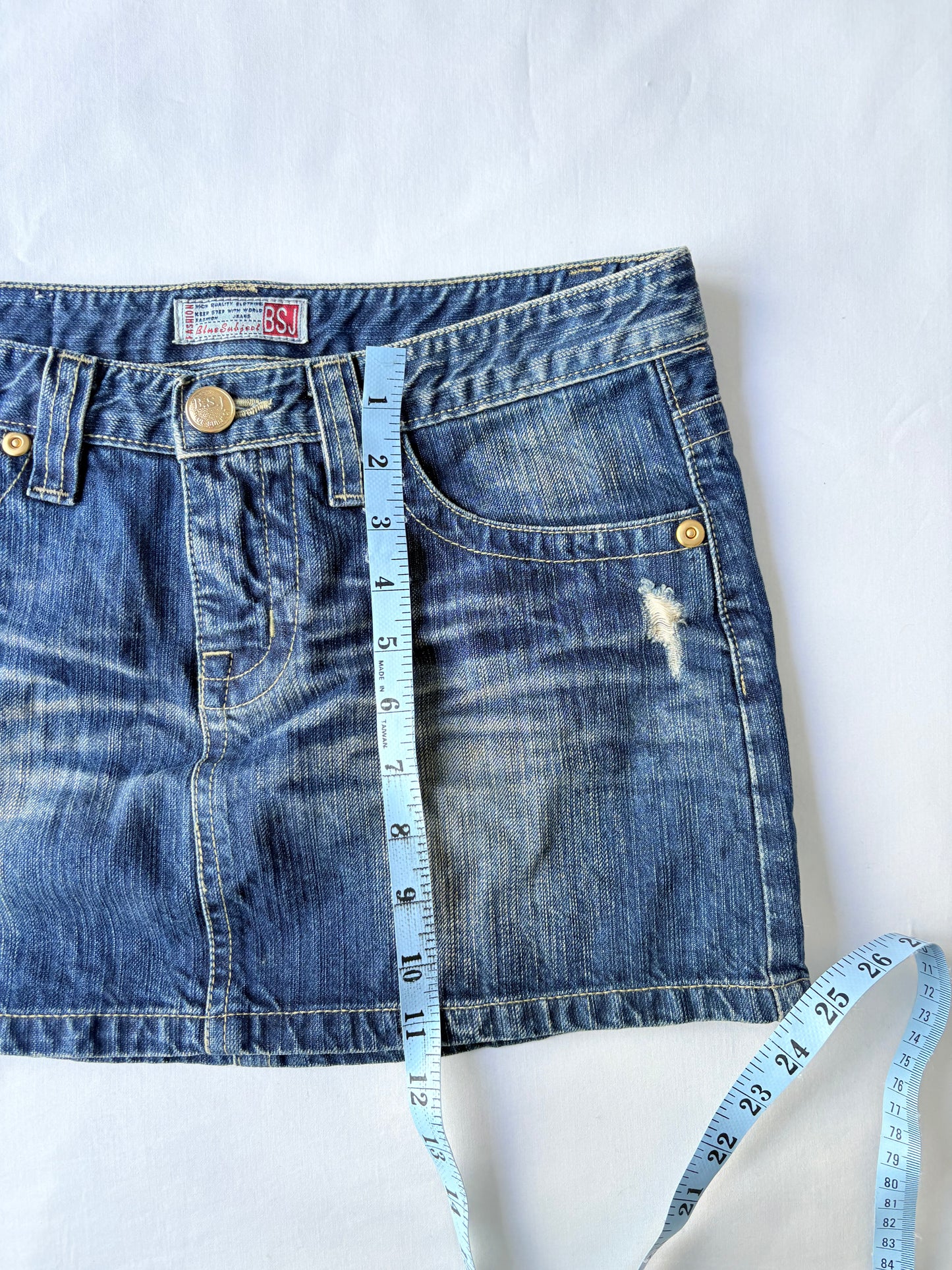 00’s Distressed denim mini skirt | Size 12