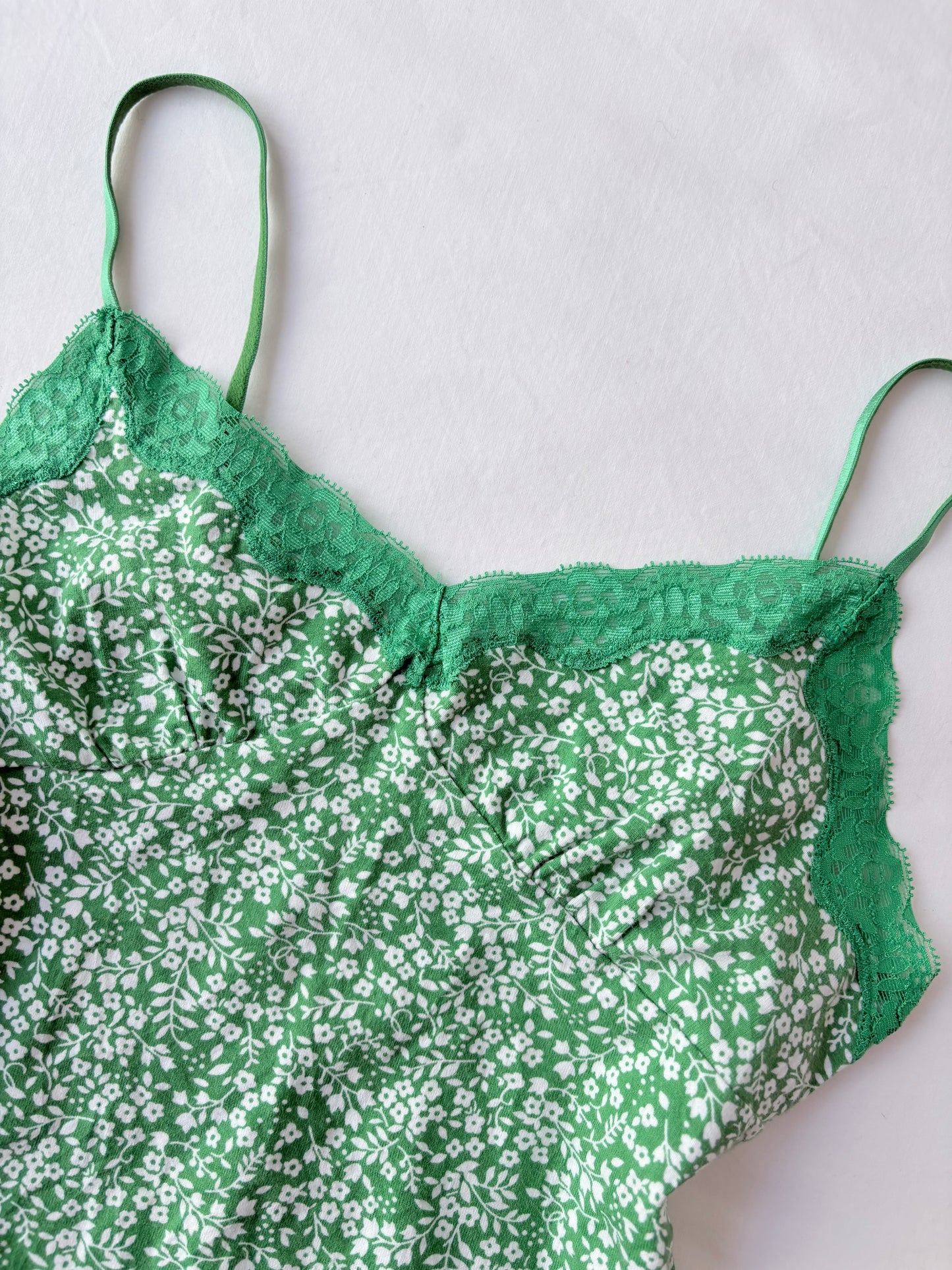00’s Uniqlo green floral cami | Size 8-10