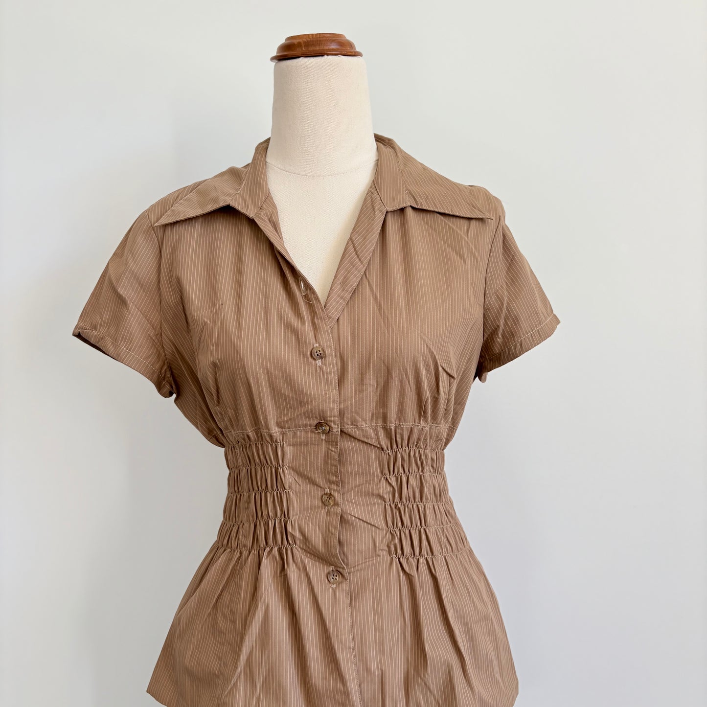 00’s Ommenche caramel cinched shirt | Size 10