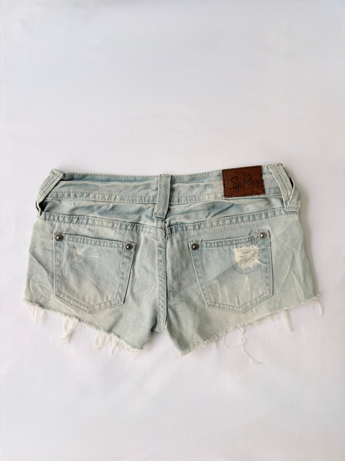 00’s Low rise denim light wash shorts | Size 8