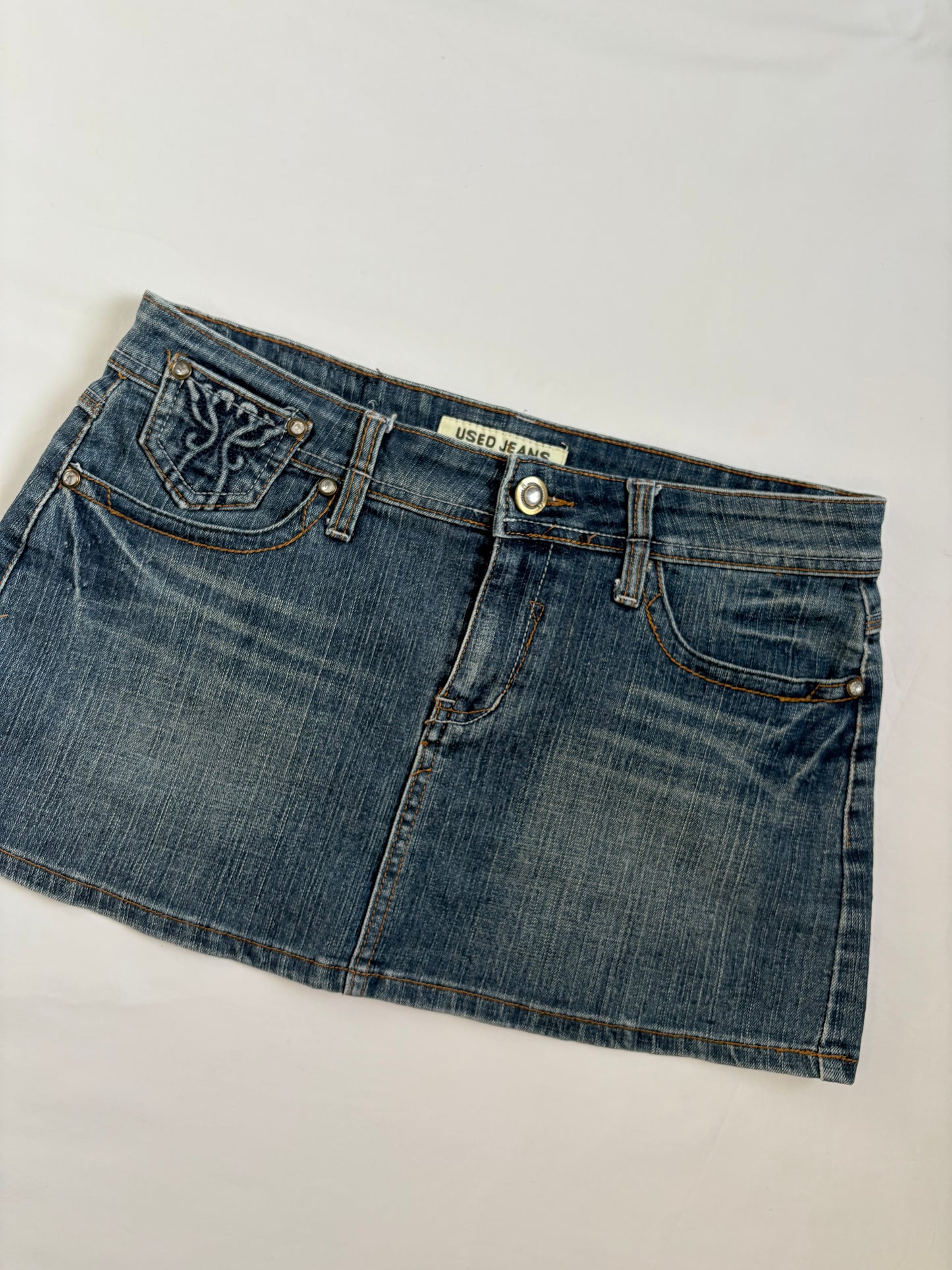 00’s Embroidered denim mini skirt | Size 12