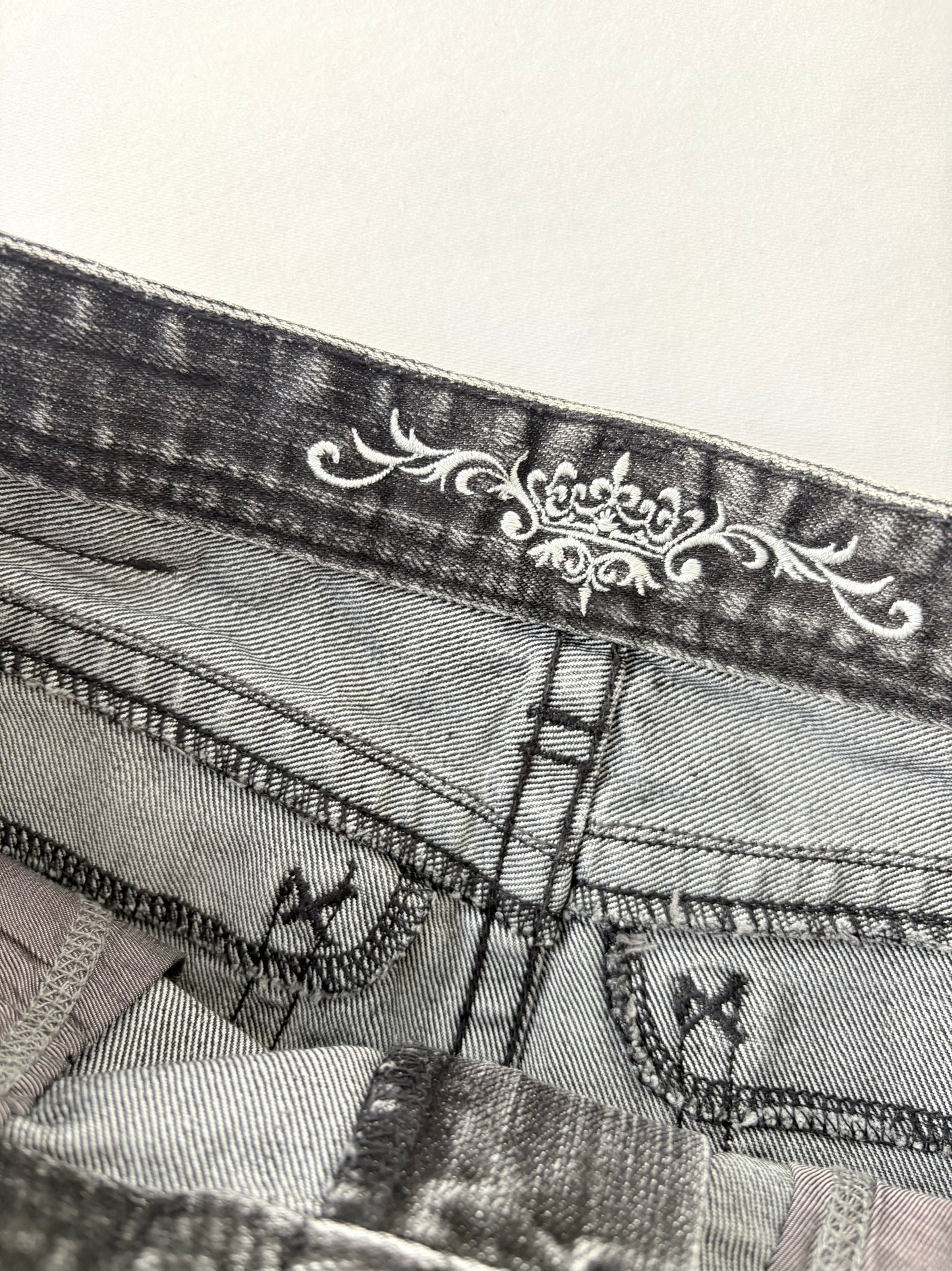 00’s Embroidered denim grey mini skirt | Size 10