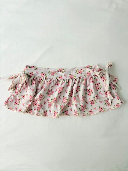 00’s Floral ruffle micro skirt | Size 6-8