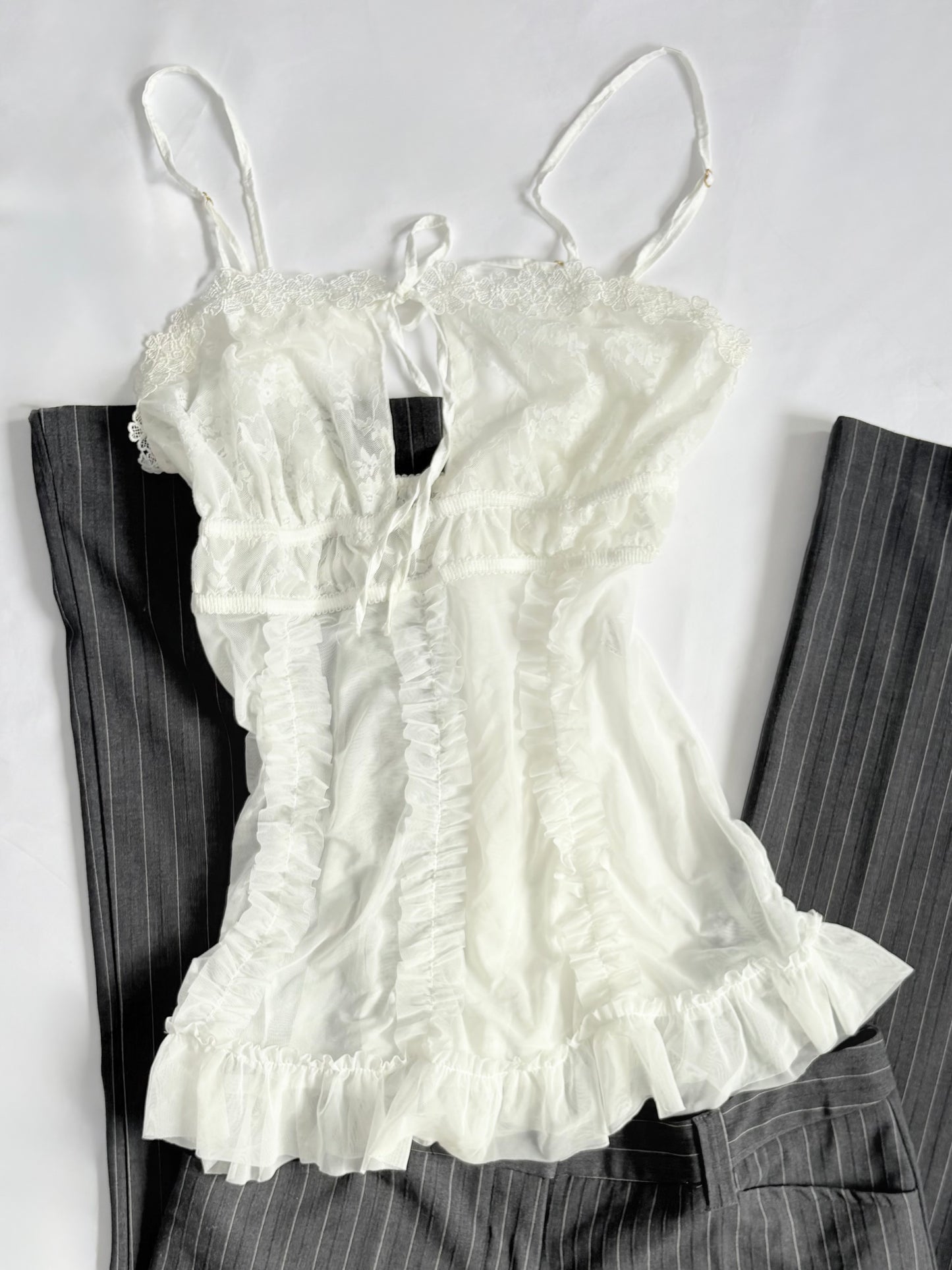 Embroidered ruffle lace cami | Size small