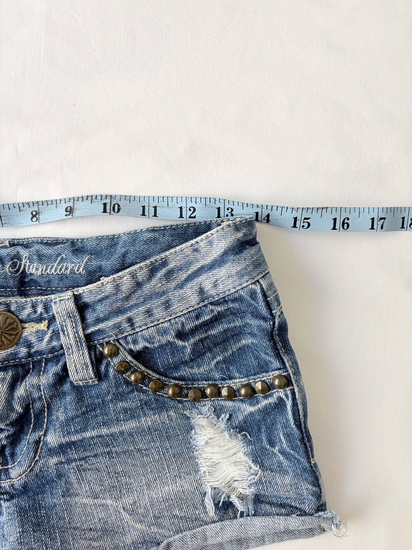 00’s Studded low rise denim shorts | Size 8