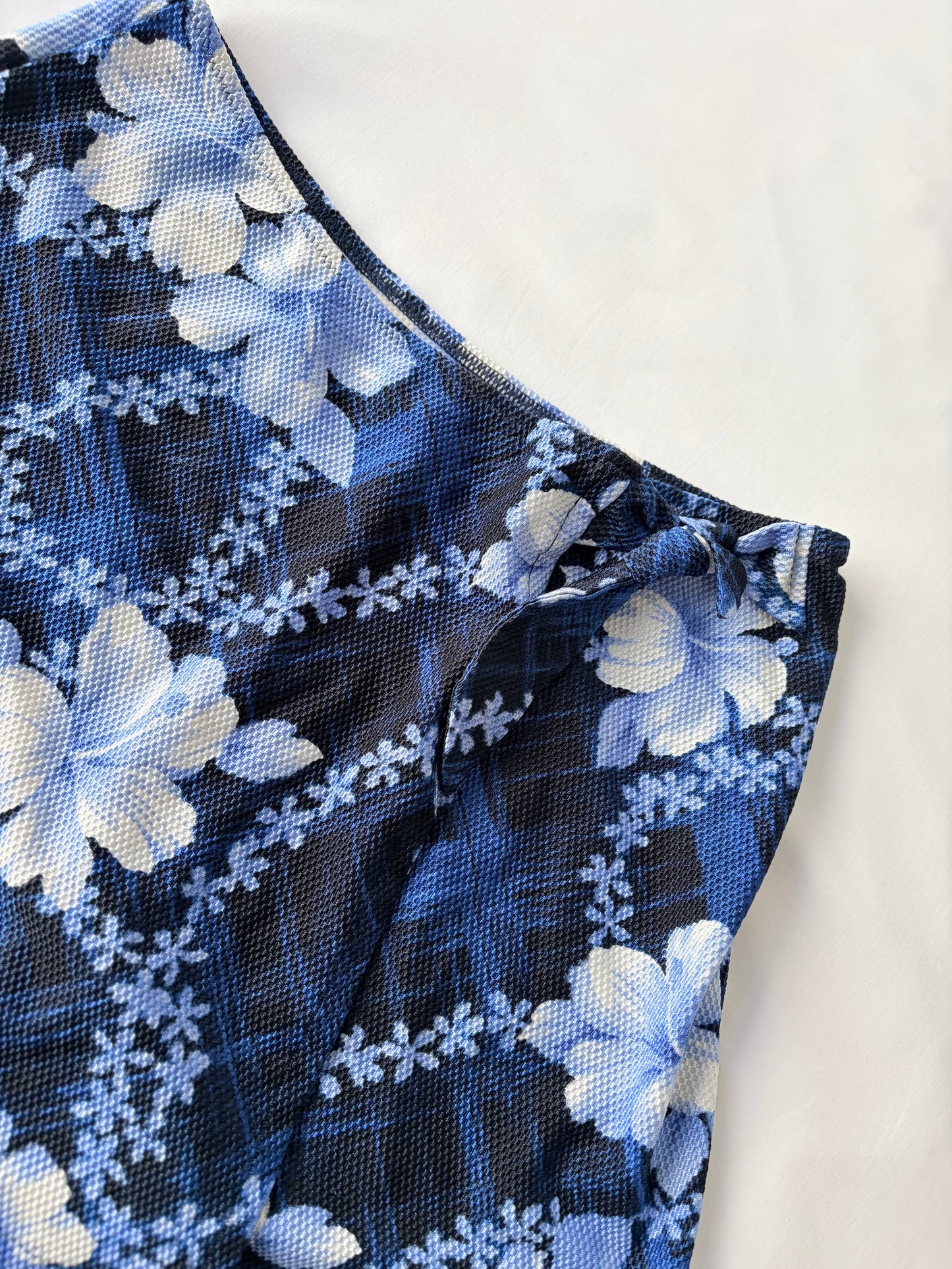 00’s Blue hibiscus mini skirt | Size 8