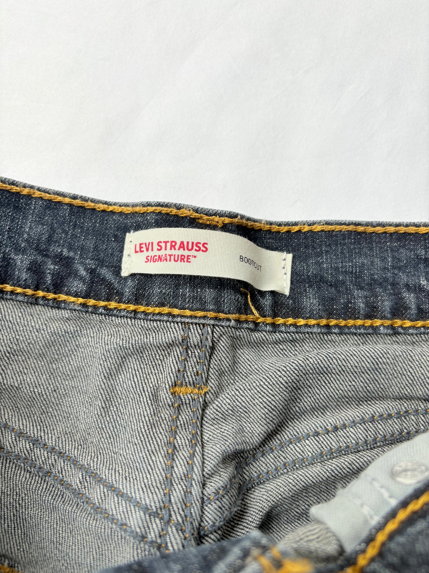 Levi’s mid rise bootcut jeans | Size 10