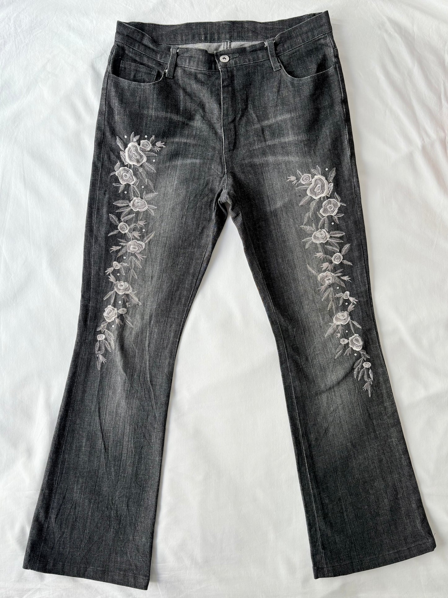 00’s Grey embroidered bootcut jeans | Size 10
