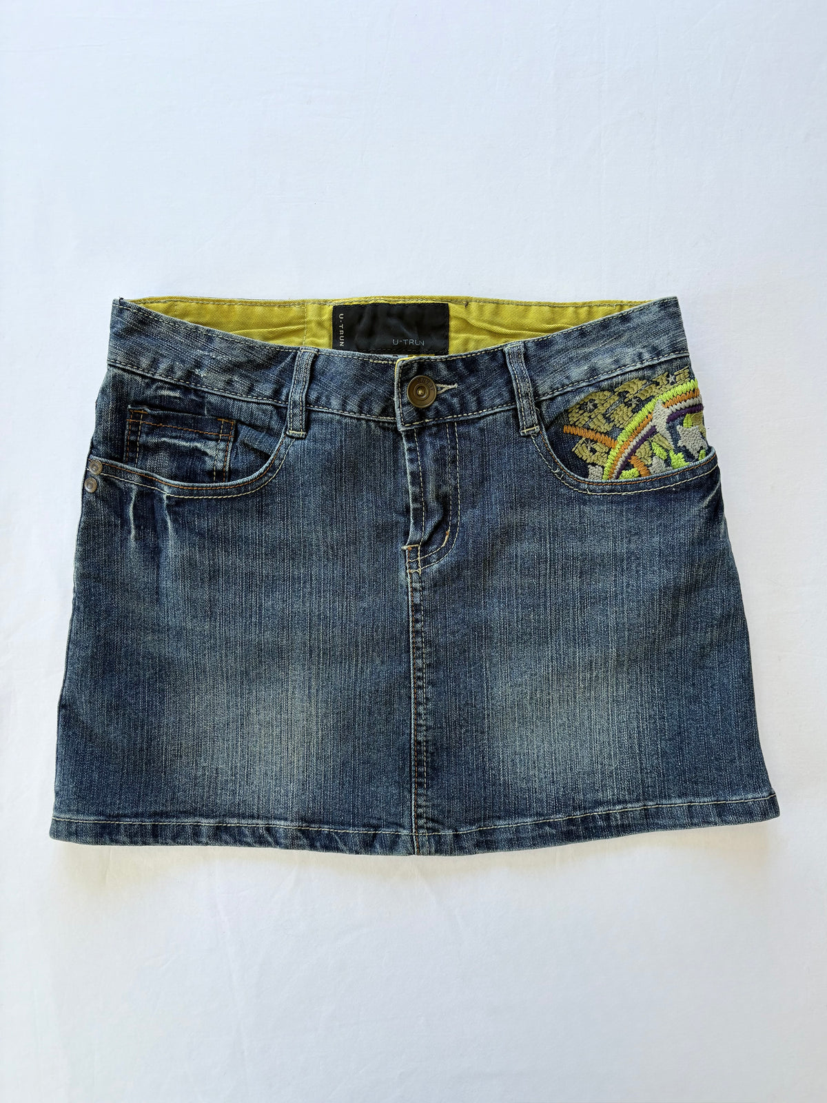 00’s Embroidered denim mini skirt | Size 8