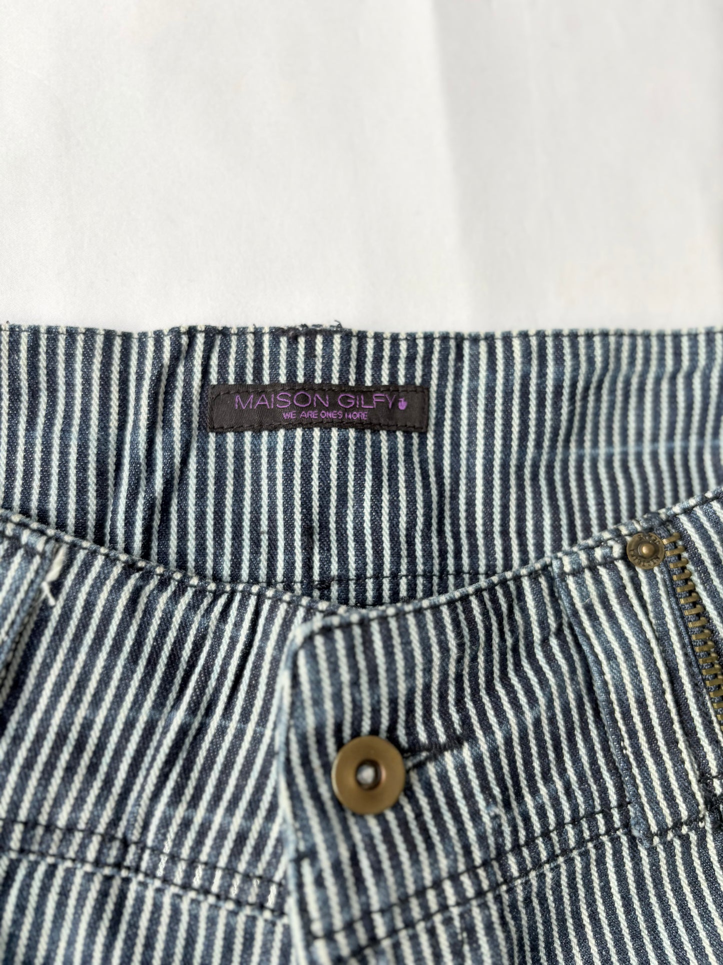 00’s Pinstripe zipper low rise shorts | Size 10