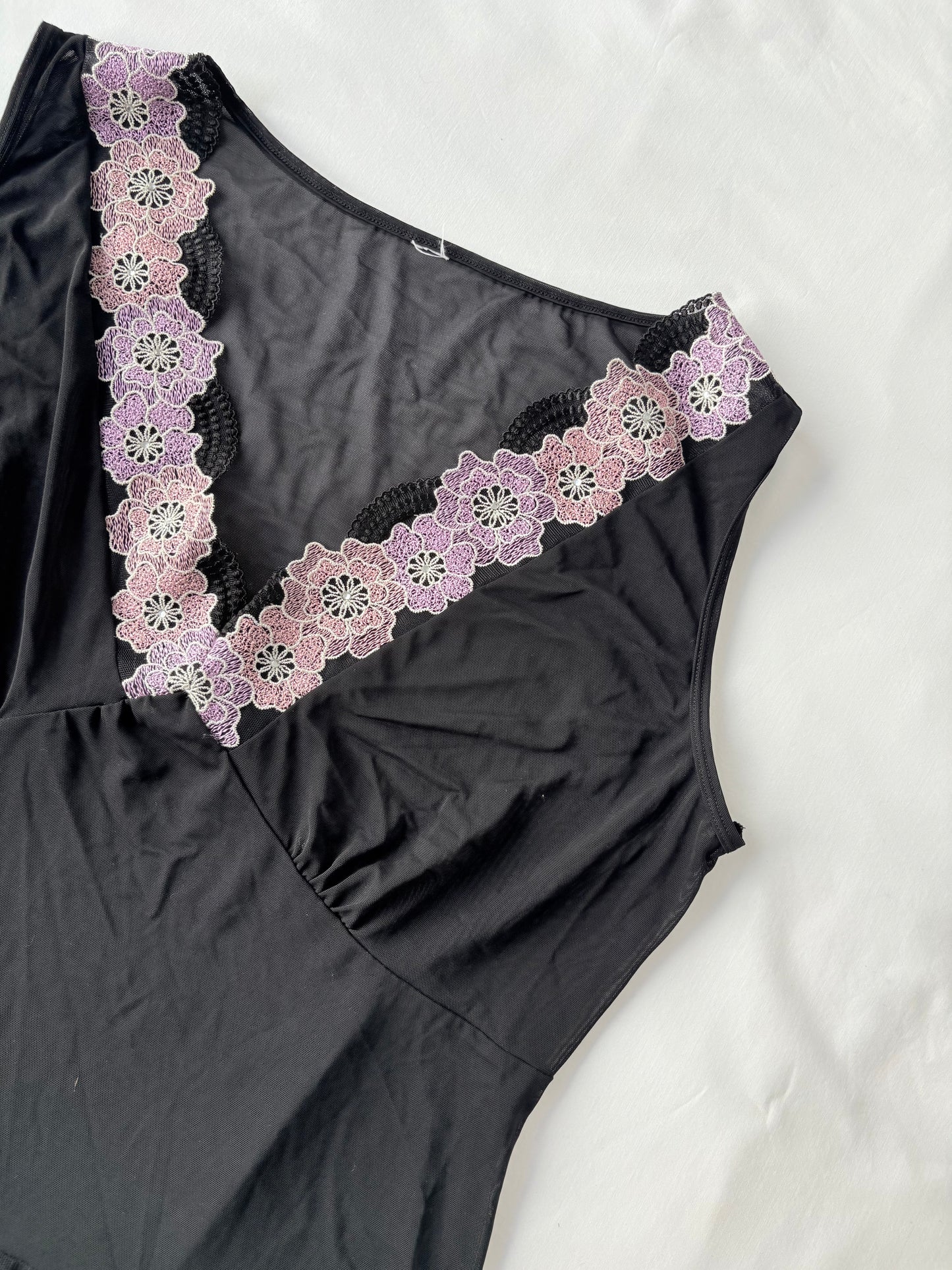 00’s Embroidered floral tank | Size 14