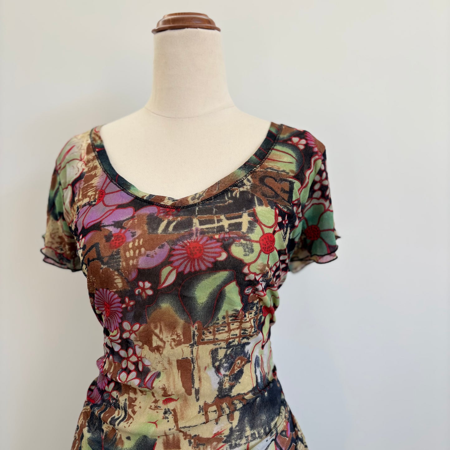 00’s Graphic floral tee | Size 14-16