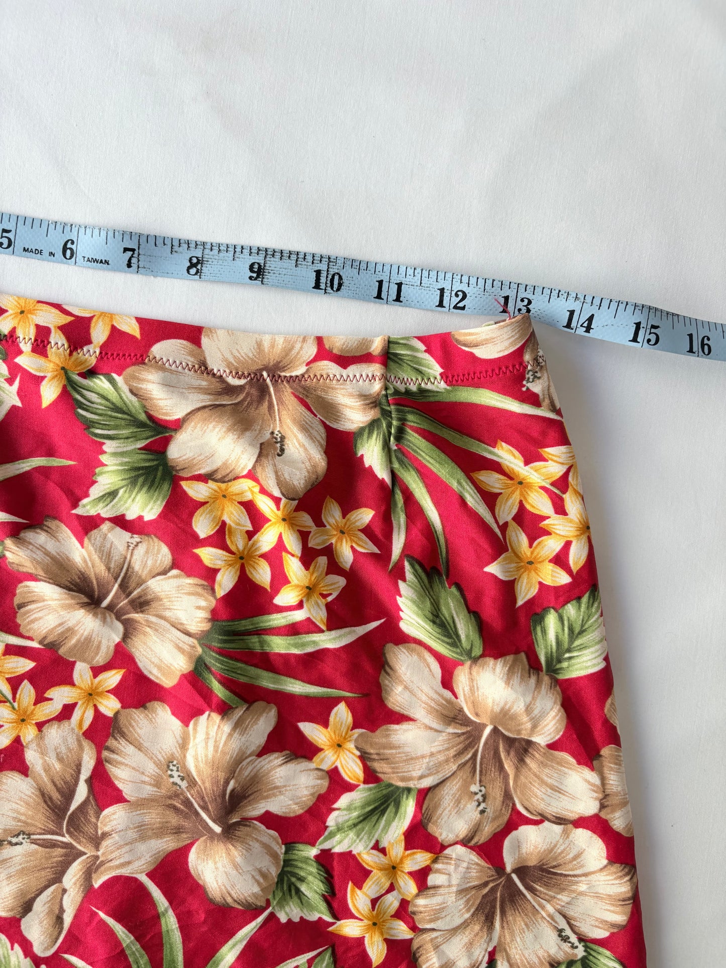 00’s Red hibiscus mini skirt | Size 8