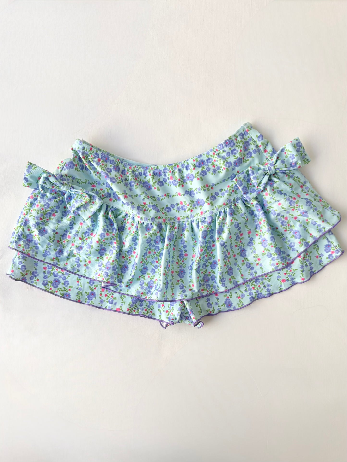 00’s Japanese ditsy floral shorts | Size 4-6