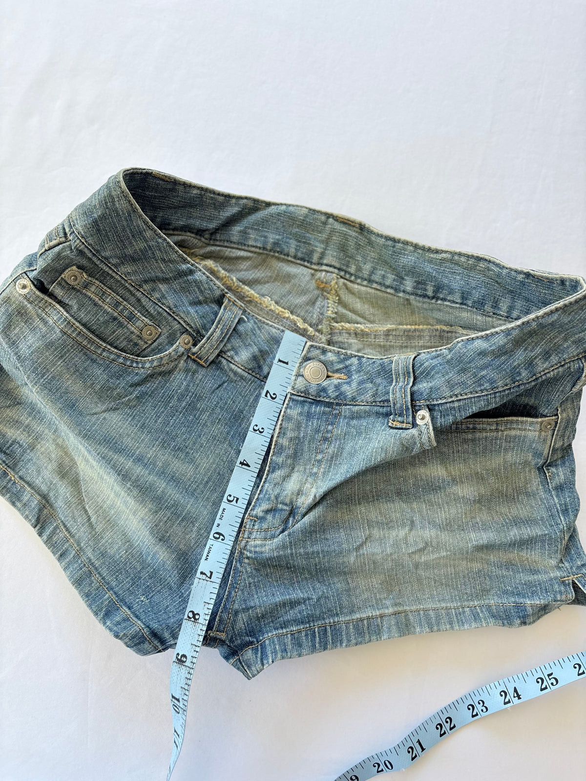 00’s Low rise Japanese denim shorts | Size 10