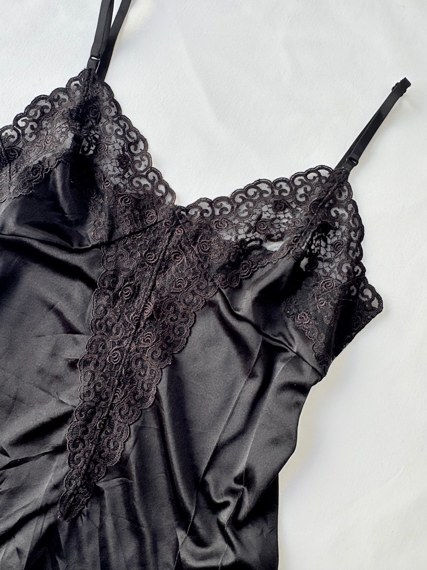 00’s Oppen embroidered black cami | Size 10