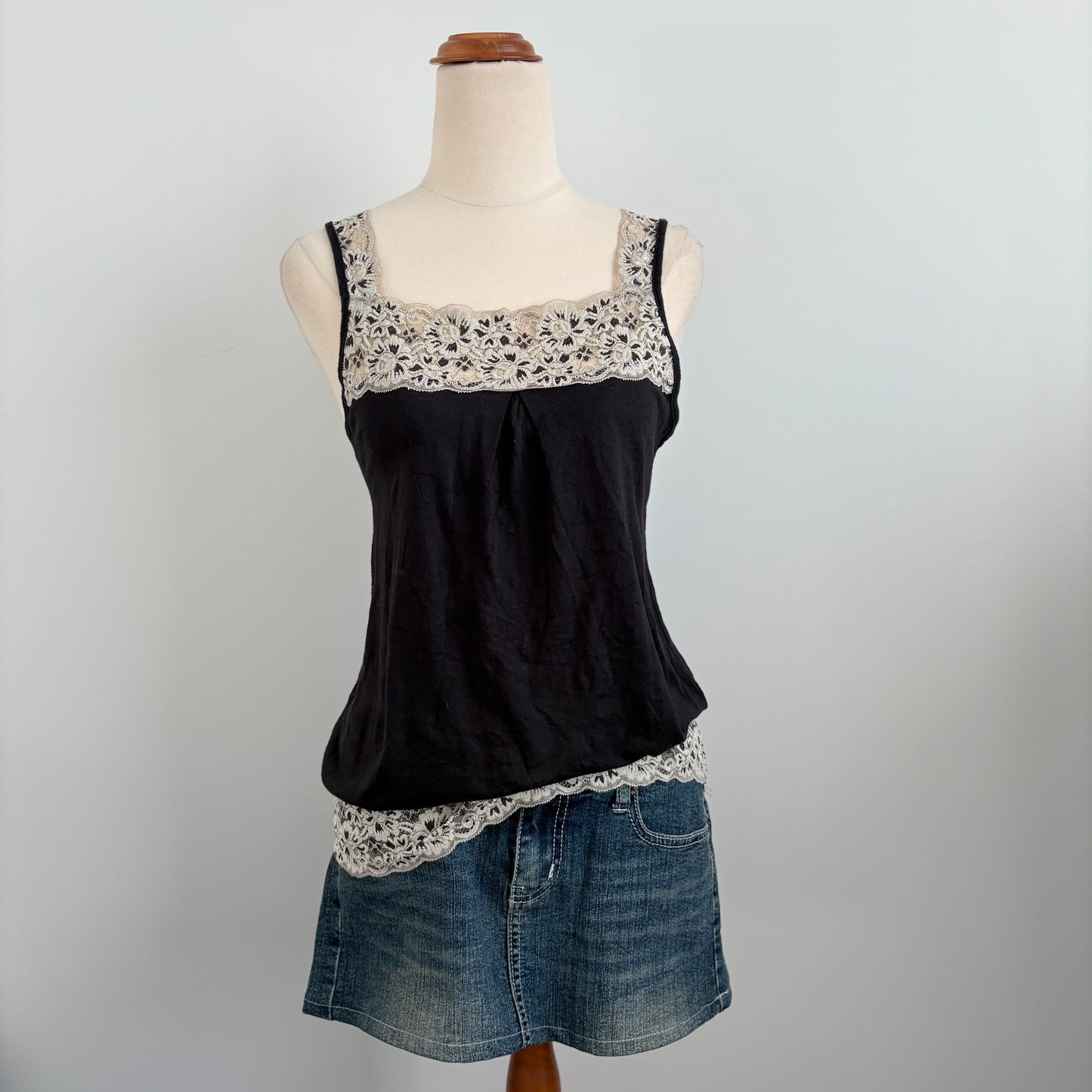 00’s Lace trim bubble tank | Size small