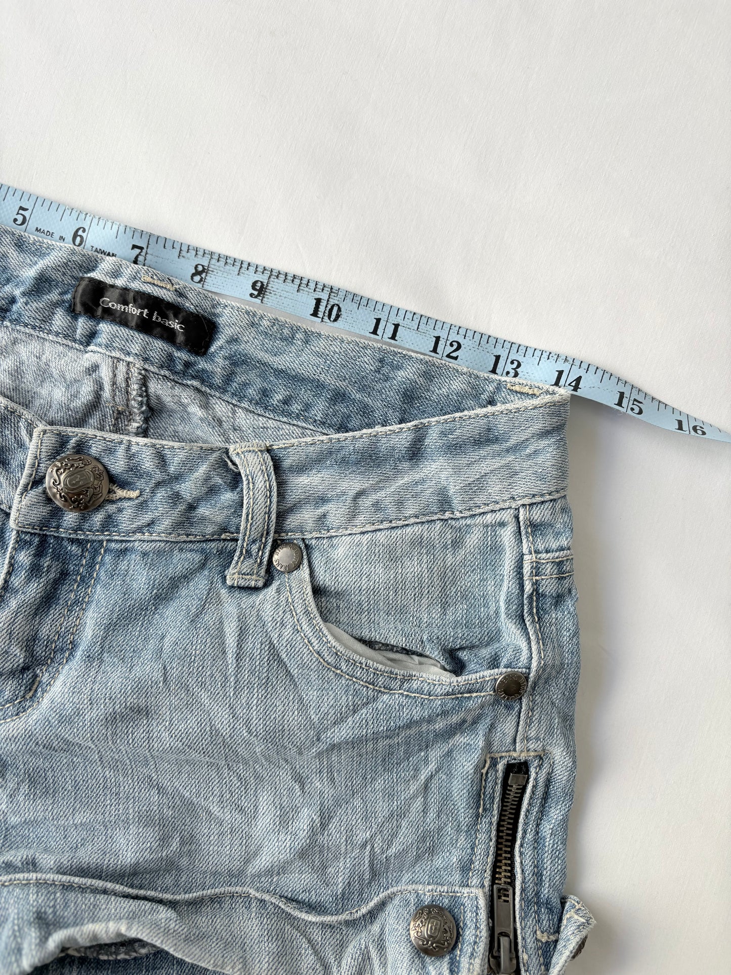 00’s Low rise zipper denim shorts | Size 8