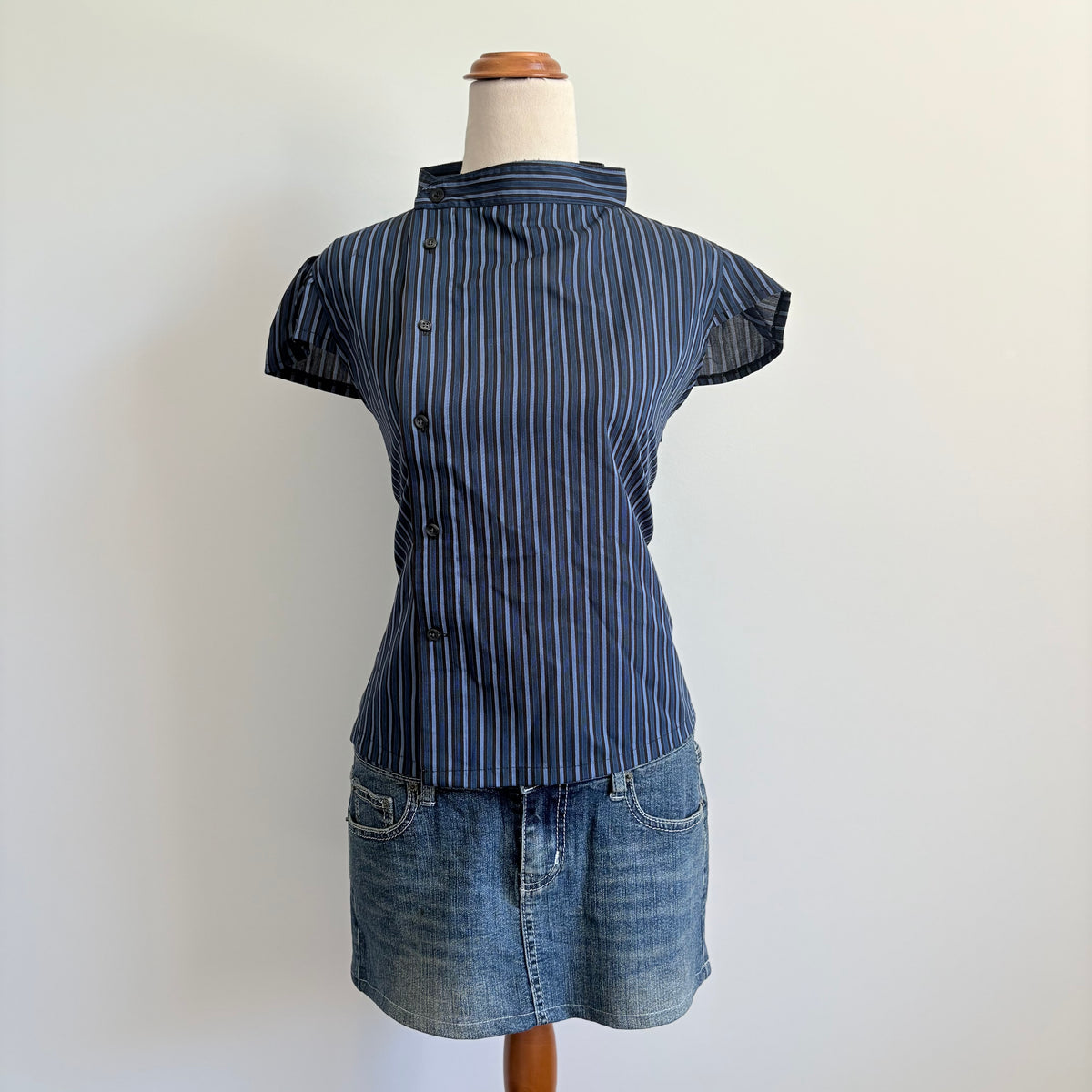 00’s Reworked cap sleeve blue shirt | Size 10-12