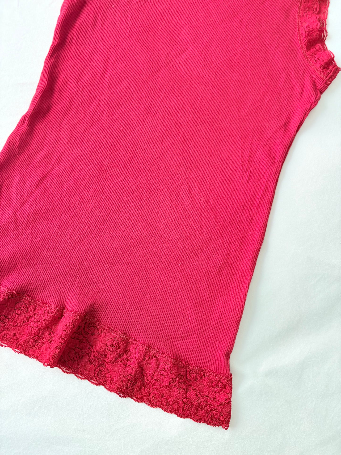 00’s Lace trim red cami | Size small