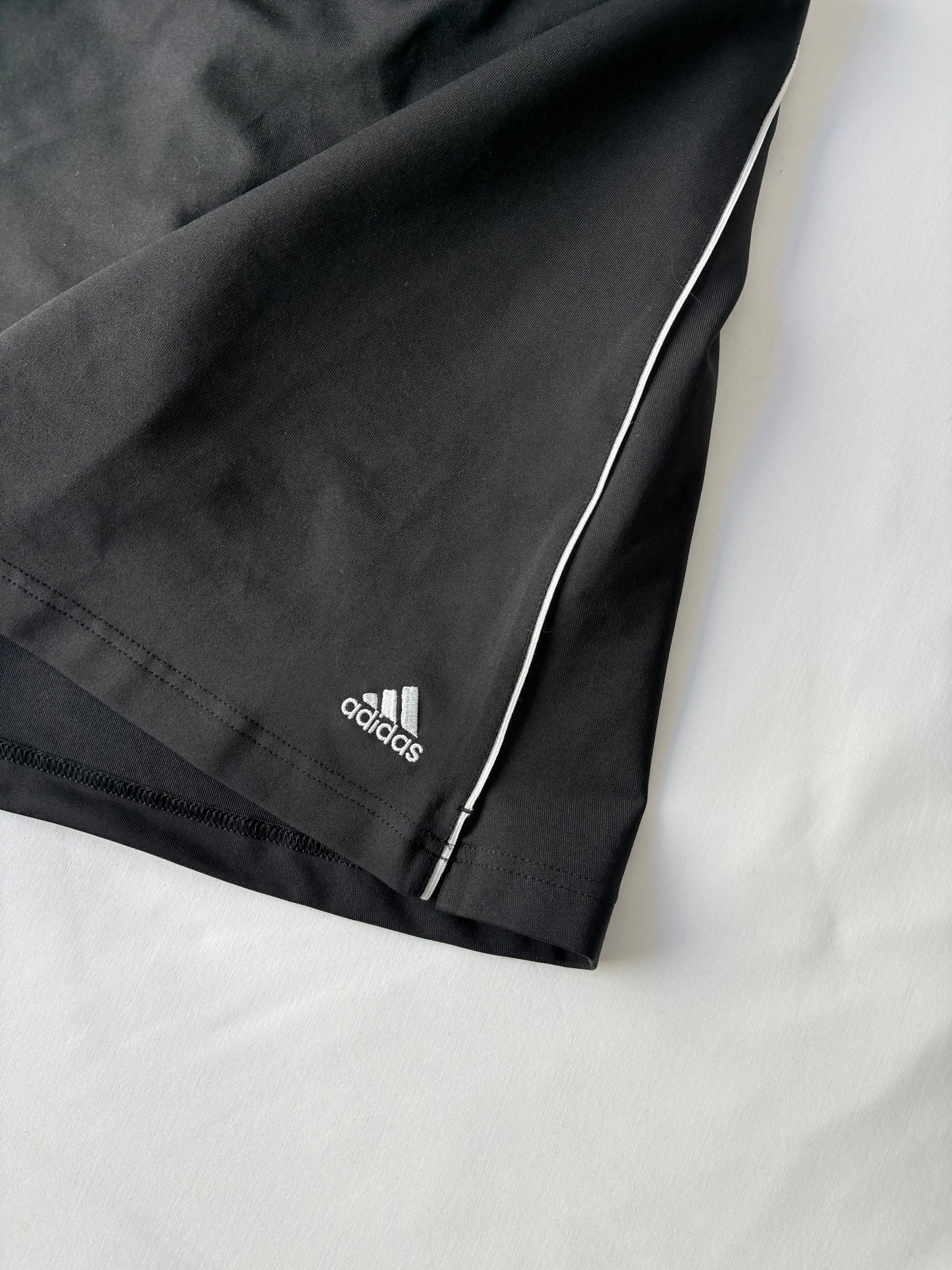 00’s Adidas black tennis skort | Size 14